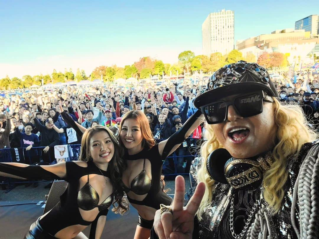 DJ KOOのインスタグラム：「STANCENATION 2023 カスタムカーの祭典 × DJステージ！！  青空の日曜日！！世代を超え沢山の皆さんと 車と音楽で超盛り上がりました！！  さらに！！ CYBER JAPAN DANCERS with DJ KOO  WATANABE SISTERS かなへーちゃん & かずへーちゃん！！ラスト曲 survival dAnce！！  ムチャ振りでステージに呼び込んじゃいましたw 突然のコラボに会場爆アガりの一体感凄かった！！  ご来場ありがとう DO DANCE！！   #STANCENATION  #mitomitokoto  #CYBERJAPANDANCERS  #WATANABESISTERS  #TRF  #DJKOO」