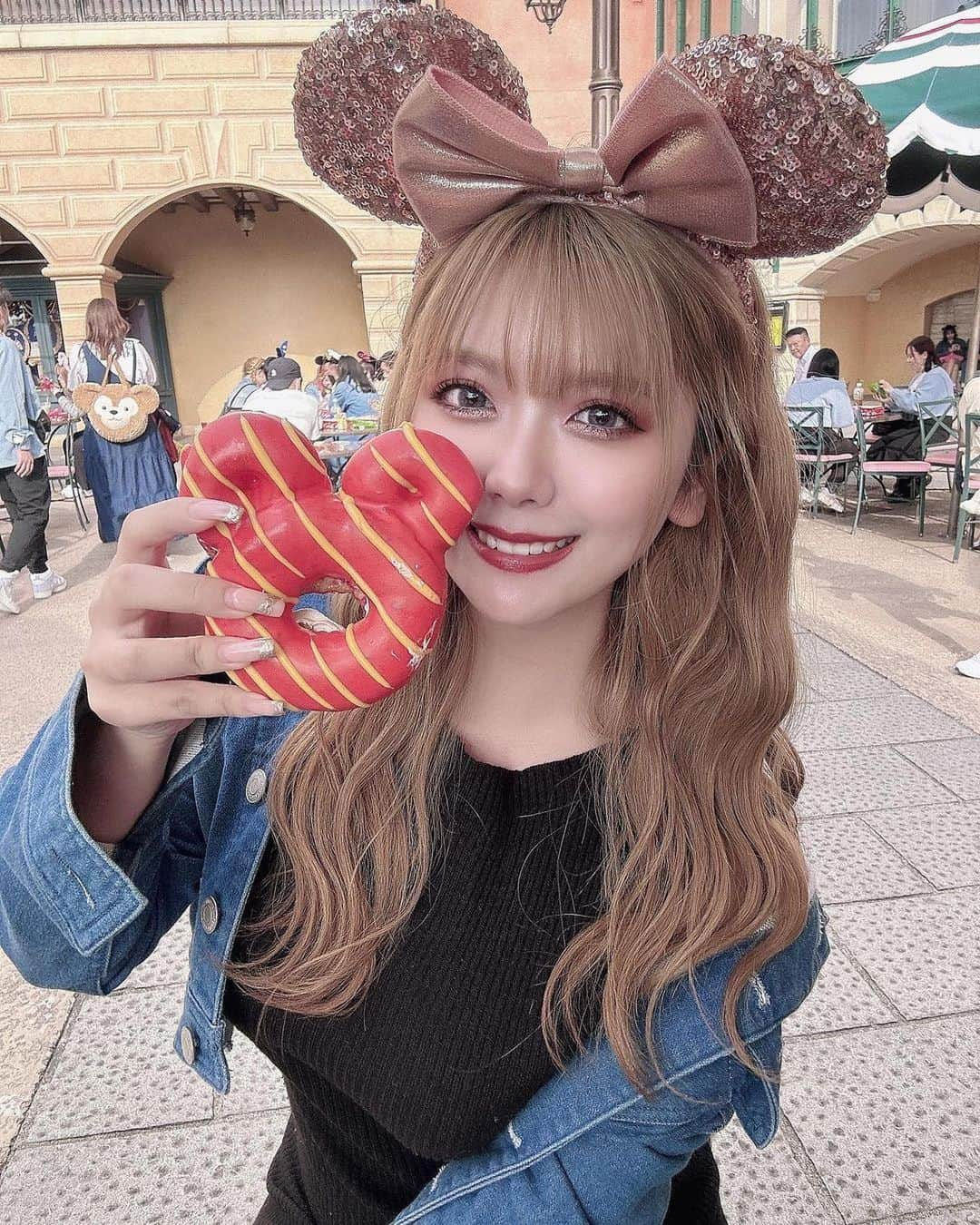 美女美容事情のインスタグラム：「《Disney♡Girl❣️🏰🐭》 *⁠ リポストを使って素敵な美女の投稿を紹介させて頂く【ビジョビ💄美女美容事情💅】のコーナーです✨ *⁠ 今回ご紹介させて頂きますのは!!👀❤︎⁠⠀ renさん< @ren.pppp >の素敵なお写真📸⁠⠀⁠⠀⁠⠀⁠ *⁠⠀⁠⠀⁠⠀⁠⠀ 可愛すぎるパティシエ in ディズニー🧁🦄 オシャレなカチューシャ似合っています😍✨ *⠀⁠⠀⁠⠀⁠⠀⁠⠀ renさん< @ren.pppp > ⁠⠀⁠⠀⁠⠀⁠⠀ 素敵な投稿ありがとうございました🌤️🌈 *⠀⁠⠀⁠⠀⁠⠀⁠⠀ renさんのアカウントには他にも素晴らしい投稿が沢山ありますので是非覗いてみてくださいね💁‍♀️💙⁠⠀⁠⠀⁠⠀⁠⠀ *⠀⁠⠀⁠⠀⁠⠀⁠⠀ △▼△▼△▼△▼△▼△▼△▼△▼△▼ ⁠⠀⁠⠀⁠⠀ ❤🧡💛「美女美容事情」💚💙💜⠀⠀⠀⠀⠀⠀⠀⠀⠀⠀⠀⠀⠀⠀⁠⠀⁠⠀⁠⠀⁠⠀⁠⠀ 👇掲載ご希望の方は👇⠀⠀⠀⠀⠀⠀⠀⠀⠀⠀⠀⠀⠀⠀⠀⁠⠀⁠⠀⁠⠀⁠⠀⁠⠀ @b_b_j.jタグ付けと🖤 #ビジョビ ⁠⠀ 🖤タグ付けお願いします✨⠀⠀⠀⠀⠀⠀⠀⠀⠀⠀⠀⠀⠀⠀⠀⁠⠀⁠⠀⁠⠀⁠⠀⁠⠀ △▼△▼△▼△▼△▼△▼△▼△▼△▼ ⁠⠀⁠ #ディズニー  #ディズニーコーデ  #ディズニーシー  #ディズニーランド  #東京ディズニーシー #ディズニーフード  #デニムコーデ  #ディズニー写真 #卒業旅行  #製菓学生  #パティシエ  #女子旅  #女子会  #リンクコーデ #ootd #tdl  #夢の国」