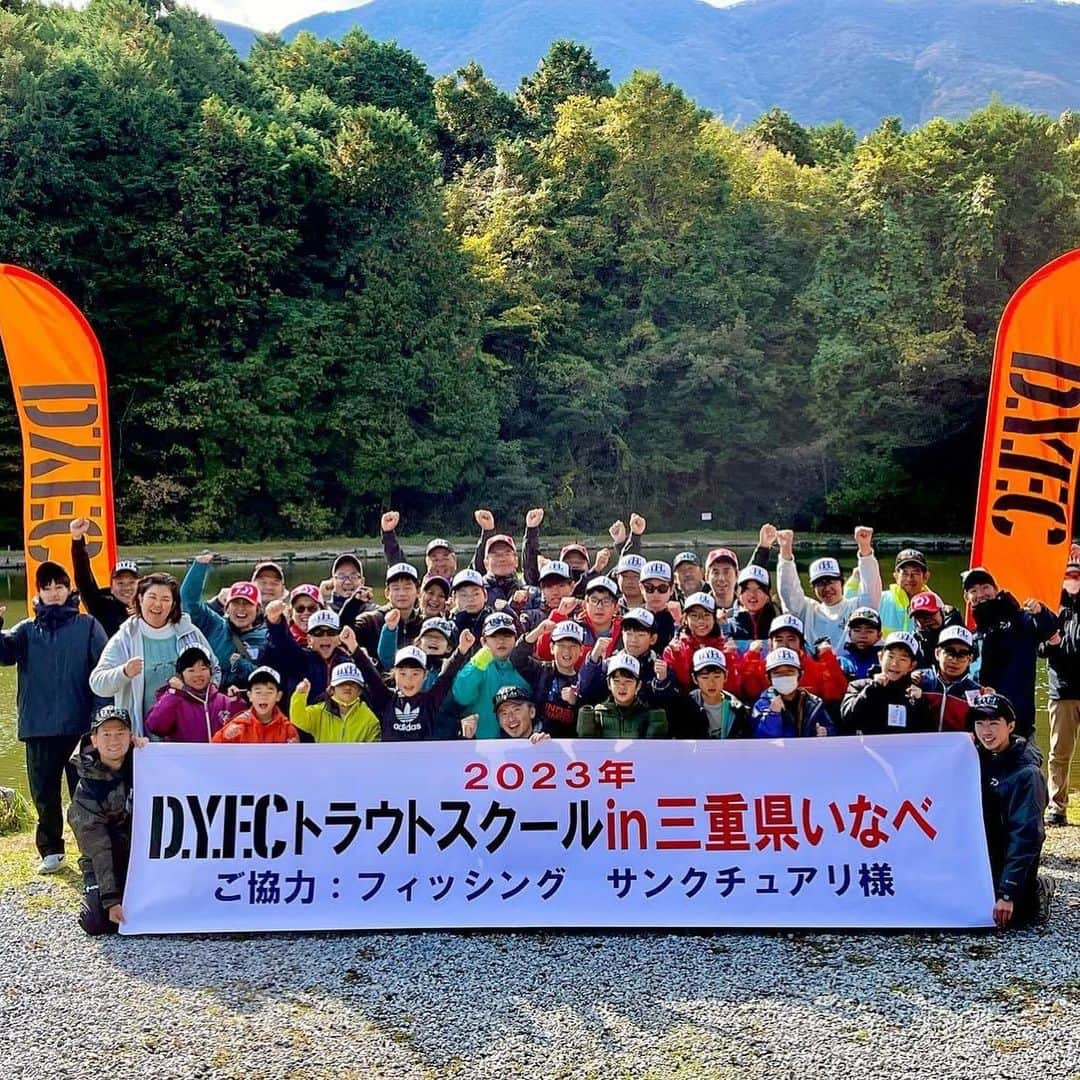 晴山由梨さんのインスタグラム写真 - (晴山由梨Instagram)「DYFCトラウトルアースクールin三重県いなべ  フィッシングサンクチュアリさんにて4年ぶりの開催でした✨  雨が降ったり止んだりのお天気でしたが、小学校低学年の子達もしっかり基本をマスターして全員安打できました🙆‍♀️💮  ご参加の皆さま、スタッフの皆さまお疲れさまでした😊  帰りに新幹線のホームから虹が見えたよ🌈✨  #dyfc #dyfcスクール #釣り教室」11月19日 17時45分 - hareyama_yuri