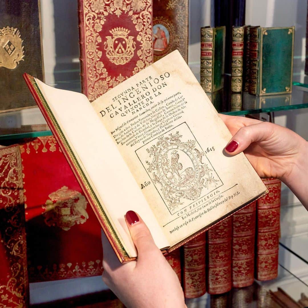 クリスティーズのインスタグラム：「Christie's Paris presents rare books and manuscripts, including a selection from the Rothschild family library. 📚⁣ ⁣ Highlights include exquisite posters created by masters of the genre, the original edition of John Gould's work on the birds of Australia, and a precious autograph manuscript by Albert Einstein.⁣ ⁣ ➡Explore the exhibition at Christie's Paris until 21 November!⁣ ⁣ 🗓Livres rares et Manuscrits, incluant une sélection de la bibliothèque de la famille Rothschild | Live Auction: 22 November 2PM CET.⁣ ⁣ 📸 © Jagna Ciuchta⁣ ⁣ @christiesparis #books #rothschild」
