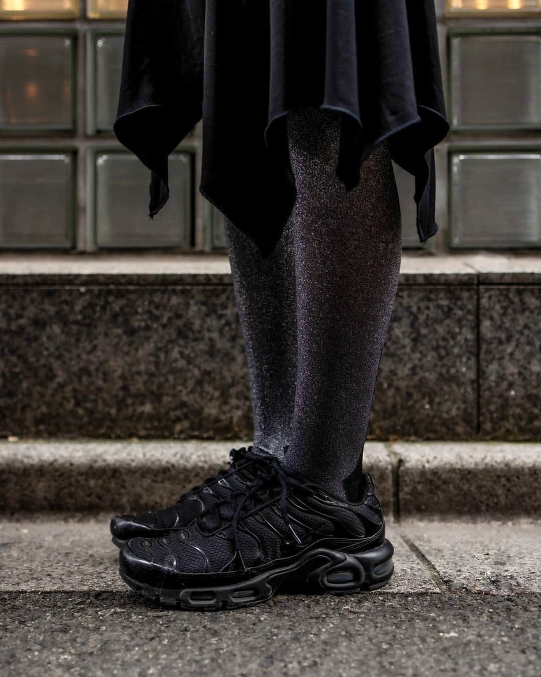 Fashionsnap.comさんのインスタグラム写真 - (Fashionsnap.comInstagram)「Name: 坂本すず⁠ Age: 20⁠ Occupation: 学生、古着屋店員⁠ ⁠ Tops #used⁠ Skirt #used⁠ Bag #PRADA⁠ Shoes #NIKE⁠ ⁠ Photo by @shogomorishita⁠ ⁠ #スナップ_fs #fashionsnap #fashionsnap_women」11月19日 18時00分 - fashionsnapcom