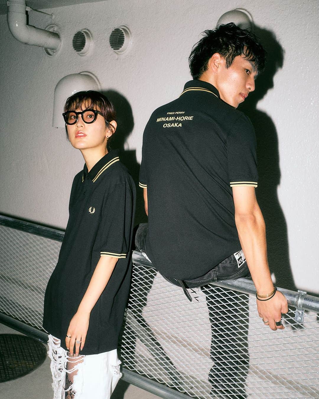 フレッドペリー さんのインスタグラム写真 - (フレッドペリー Instagram)「大阪デザインのフレッドペリーシャツを限定リリース。ポロシャツの背中にはツインティッピングと同じシャンパンカラーでショップのアドレスをプリント。 オンラインとFRED PERRY SHOP OSAKAのみでお買い求めいただけます。  📷 Hayata Matsuzawa  #フレッドペリー #フレッドペリーシャツ #fredperry #fredperryshirt #fpnighttales」11月19日 18時00分 - fredperryjp