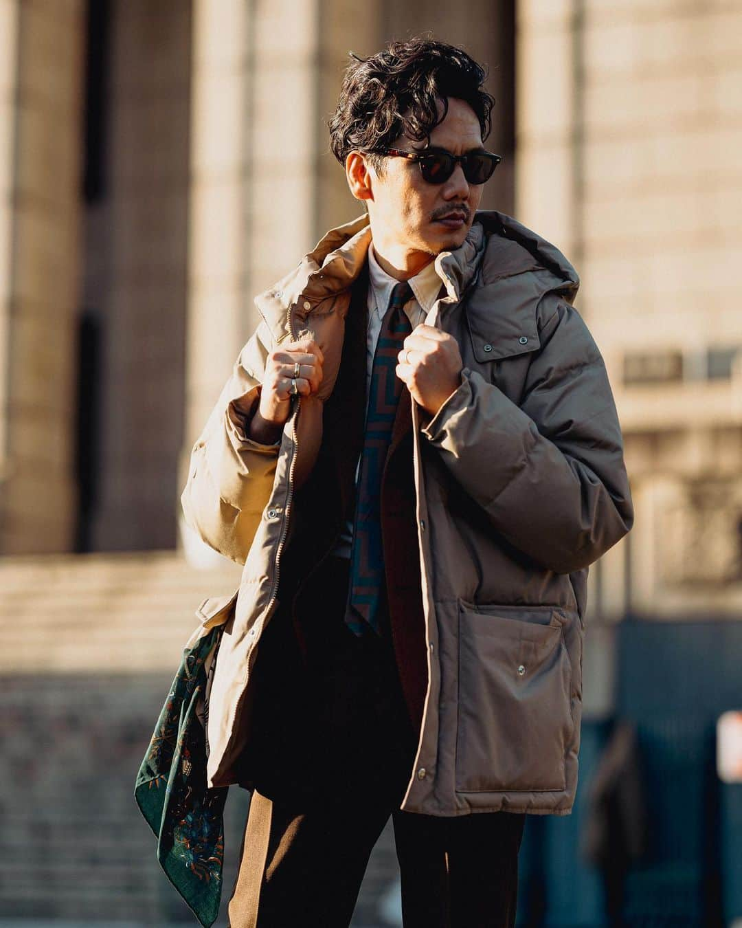 Shuhei Nishiguchiさんのインスタグラム写真 - (Shuhei NishiguchiInstagram)「"Modern⇔Clasic Winter Suit Style"⬅︎⬅︎⬅︎swipe left Ph. @shige_mot0   スーツにレトロダウン。 ヘビーデューティーな空気感よりも上品に装いたい。 スーツスタイルのドレスタウン、ダウンジャケットのドレスアップの狭間。そんなスタイリングが今、新鮮に感じています。  Tap for Brands ・ ITEM Down Jacket： @woolrich ex for @beams_f  Suit： @alfonso.sirica  Shirt： @doublerl  Tie： @seaward_and_stearn  Shoes： @gucci 90's Eyewear： @oliverpeoples  Scarf： @drakesdiary   ・ #beamsf #mr_beams #suitstyle #classicmenswear #gentlemen #follow #pr #influence #bestoftheday #vintagewear #spezzatura #outfitmen」11月19日 18時07分 - shuhei_nishiguchi