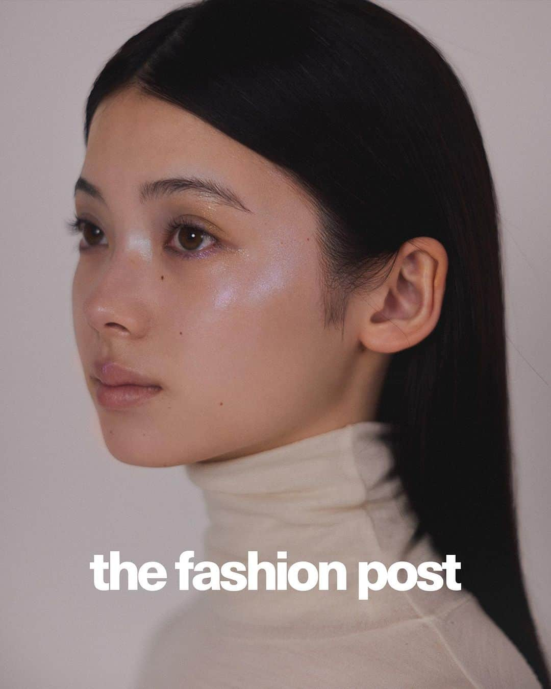 The Fashion Postさんのインスタグラム写真 - (The Fashion PostInstagram)「#beauty ADDICTION with Kotona Minami 『冬の肌を彩るカラーメイク。南琴奈がまとう、心躍る色 vol.2』  つんとした冷たい空気を感じるようになった今日この頃。外に出るのも億劫になるほどの寒さはもうすぐそこに。そこで新しい季節の到来に先駆け、冬の気分を高めるメイクアップをご提案。冷気に映えるようなカラーアイテムから、ホリデーに向けて続々とローンチ中の限定コレクションまで。新作コスメの中からTFP的に気になる３ブランドをピックアップ。街が華やかになるクリスマスシーズンに備え、ときめきをもたらすご褒美コスメを手に入れてみてはいかが？(第2回／全3回)  model: Kotona Minami  photography: Yuki Kumagai styling: Sumire Hayakawa  hair: Tenju  makeup: Tsubasa Kase  edit & text: Yuko Igarashi  #tfp #thefashionpost #addiction #アディクション #南琴奈 #kotonaminami #ホリデーコフレ2023 #クリスマスコフレ2023」11月19日 18時04分 - tfpjp