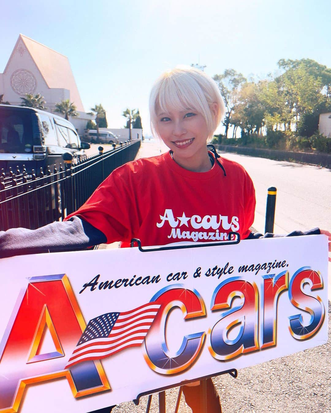 塚田綾佳のインスタグラム：「#Aday イベント🚗³₃ 名古屋❣️  ありがとうございました~~~(∩ˊᵕˋ∩)･*  楽しかったぁ!!⸜(*´꒳​`*)⸝‍ いい天気でよかったね✨✨  菜々ちゃん @naaaaaana0123 も初参加!! 一緒にいけて楽しかったぁ💗  お写真やチェキもありがとうッ🥰💓  次は▷12/10(日)🚗³₃ 山中湖 わかさぎ屋 隣接駐車場  いきま~~~す！ よろしくお願いしますッ💗⛄️  ----------♡---------- A-cars @acarsmagazine  alphaindustries @alpha_industries_japan  ROUTE @route.officia1  ー #Acars #Acarsギャル #マガジンボックス #alpha_industries_japan #alpha_industries #ROUTE #アメ車 #グラビア #雑誌 #アヤカップ #金髪ショート #あやぽん #塚田綾佳」