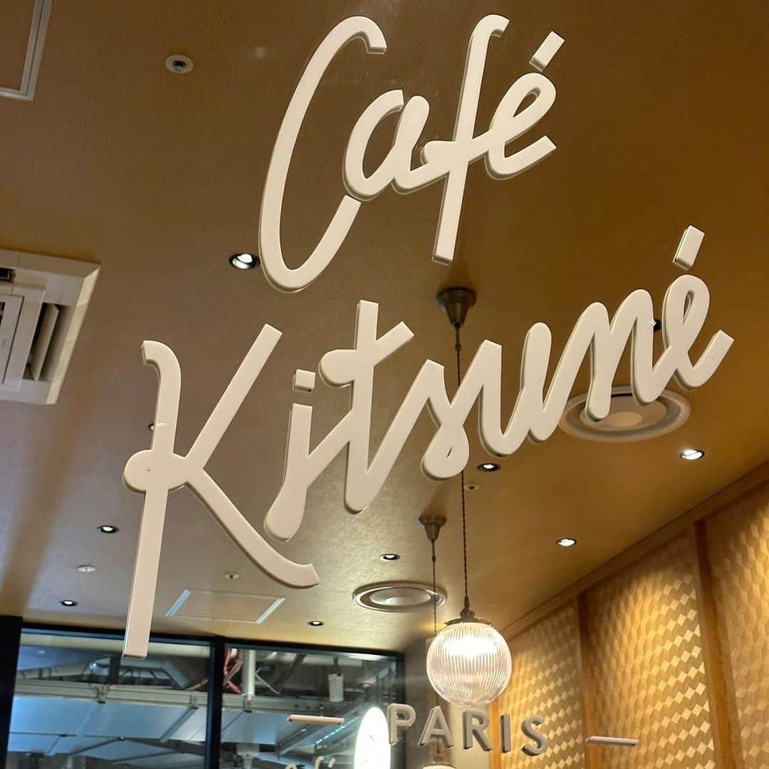 加瀬愛莉さんのインスタグラム写真 - (加瀬愛莉Instagram)「🦊☕️🤍 #miyashitapark #cafekitsune #coffeetime #instacafe #宮下パーク #渋谷カフェ #カフェキツネ #カフェラテ」11月19日 18時08分 - airi0413_k