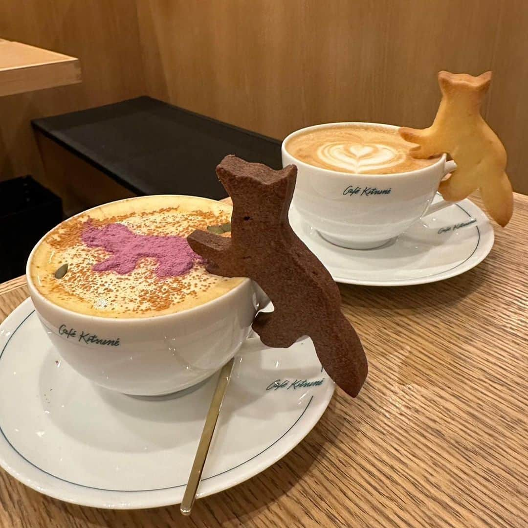 加瀬愛莉さんのインスタグラム写真 - (加瀬愛莉Instagram)「🦊☕️🤍 #miyashitapark #cafekitsune #coffeetime #instacafe #宮下パーク #渋谷カフェ #カフェキツネ #カフェラテ」11月19日 18時08分 - airi0413_k