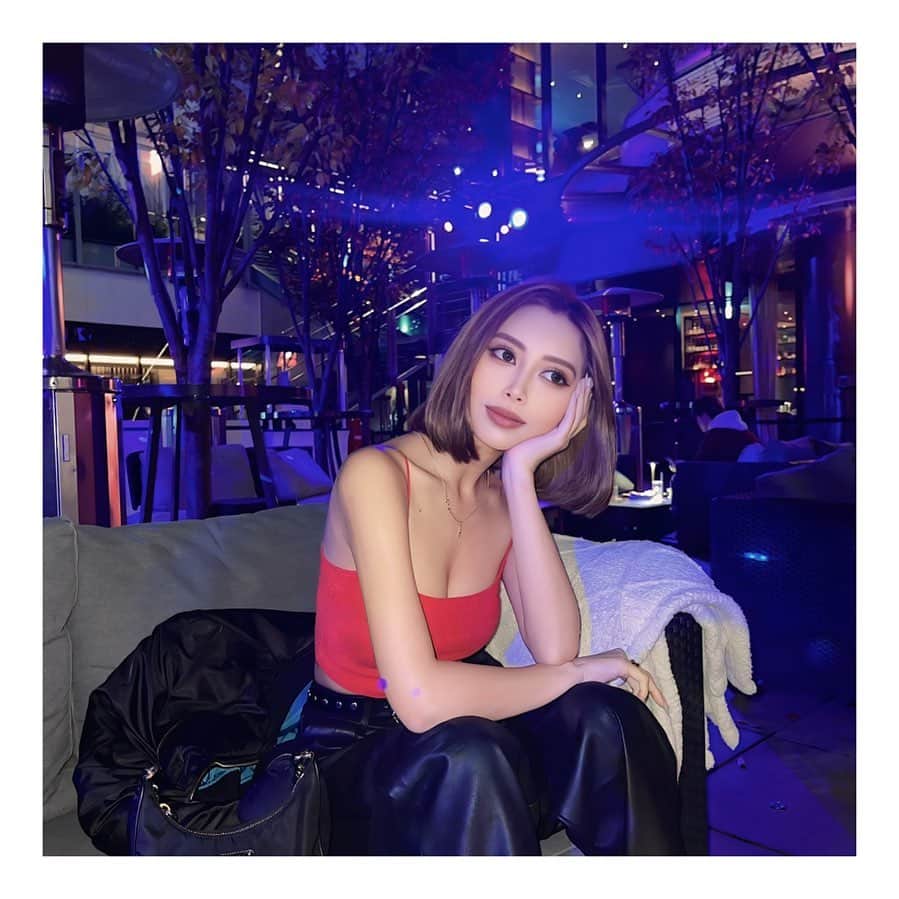 松葉愛海のインスタグラム：「久しぶりのボブにやっと見慣れてきた🧒🏽✨  でも結構好評すぎて逆にロングにしづらい汗汗  なんだけど楽さは圧倒的にボブ！！ ドライヤー楽過ぎる！！早すぎる！！#ad」