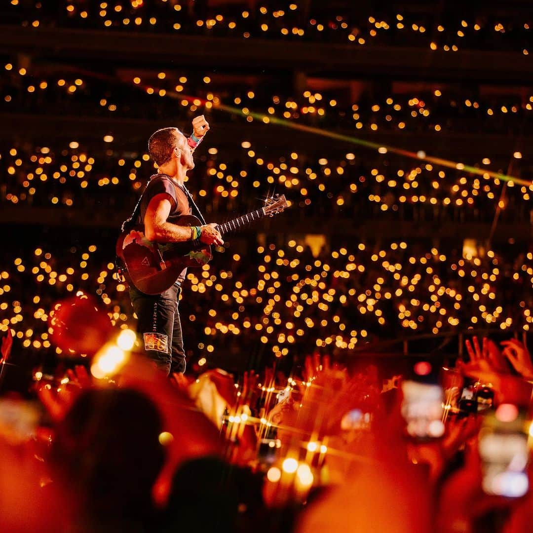 Coldplayさんのインスタグラム写真 - (ColdplayInstagram)「Show #120, Perth  📷 @annaleemedia   #ColdplayPerth #Coldplay #MusicOfTheSpheresWorldTour」11月19日 18時12分 - coldplay