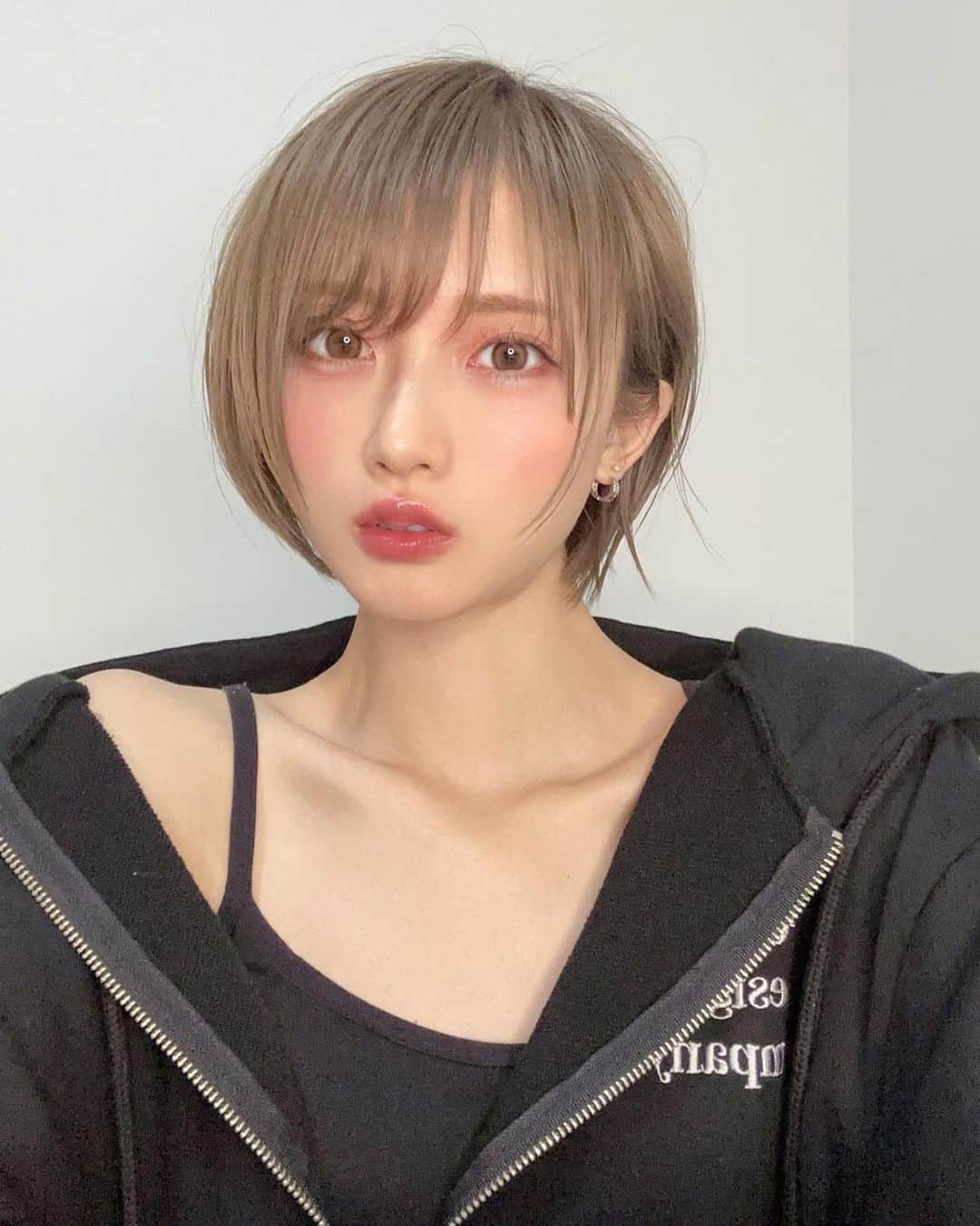 海月らなさんのインスタグラム写真 - (海月らなInstagram)「ショートしたらロングに戻れなくなる  #ショート #グレージュ」11月19日 18時14分 - kaizukirana