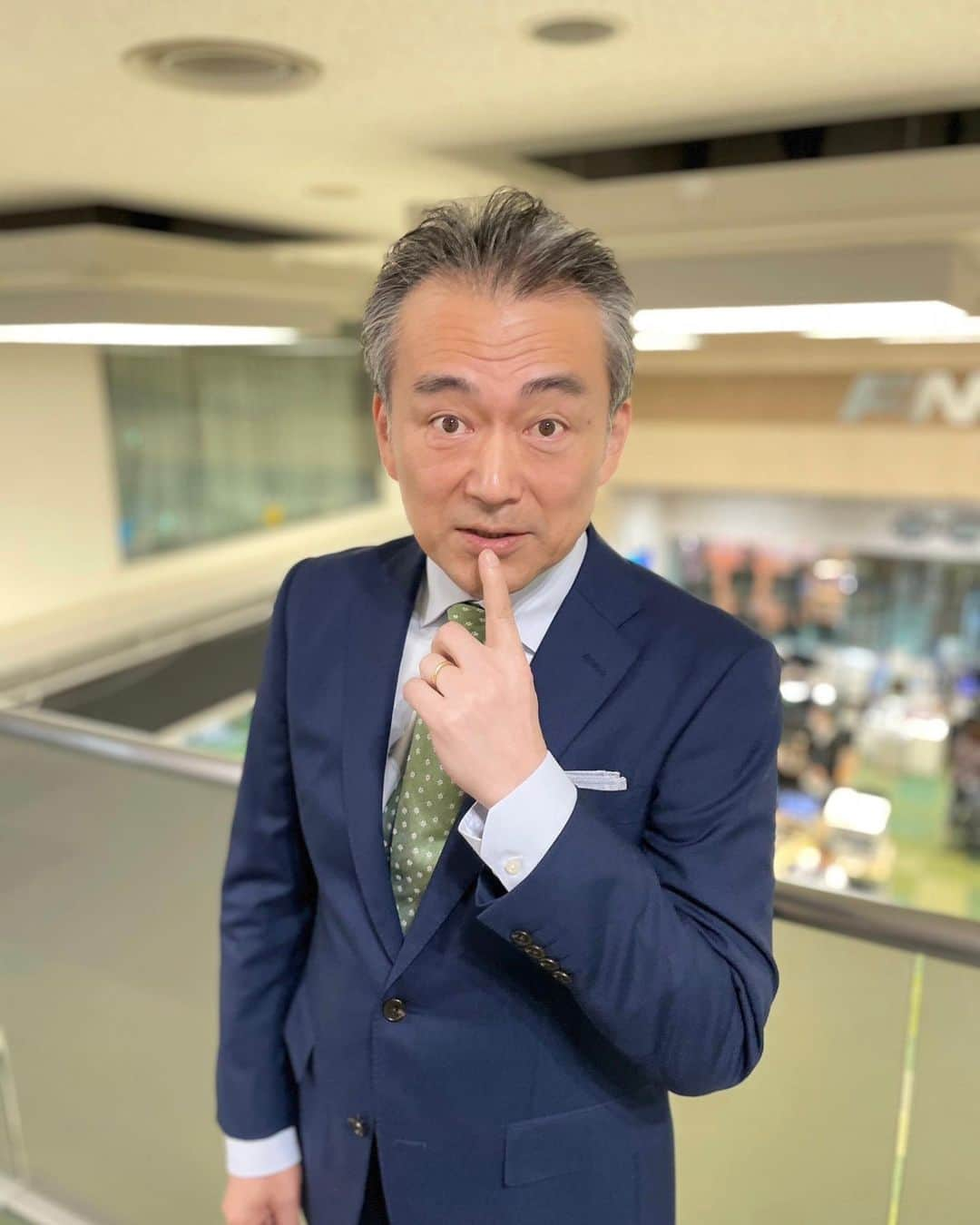 フジテレビ「プライムニュース イブニング」さんのインスタグラム写真 - (フジテレビ「プライムニュース イブニング」Instagram)「昨日、今日と、勝野アナ＆奥寺アナが訴えているのは… 乾燥した日が続いていて唇が乾く!でした。  それにしてもいい天気でしたね。 来週以降、暖かい日が続きそうです。  今週もご覧いただきありがとうございました!  #生野陽子 @yoko_shono #奥寺健 @fujitv_announcer #杉原千尋 @chihiro.sugihara #勝野健 @ken.katsuno #フジテレビ  #アナウンサー  #ニュース」11月19日 18時16分 - livenews_it