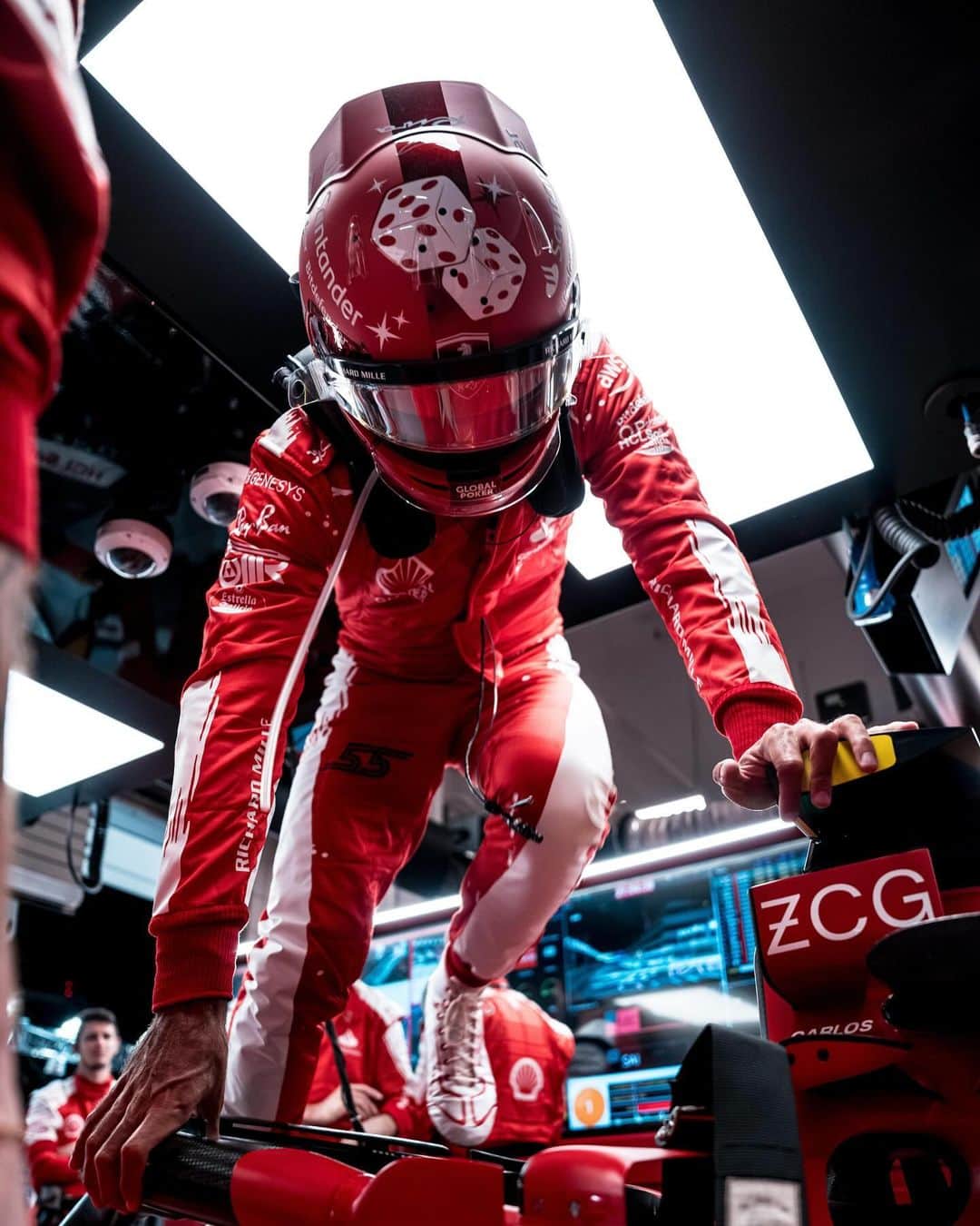 カルロス・サインツJr.さんのインスタグラム写真 - (カルロス・サインツJr.Instagram)「Damage limitation after the penalty and very important points for the Constructors'. Let’s go to Abu Dhabi! 🙌🏻  Limitamos daños después de la sanción y sumamos puntos muy importantes para el Mundial de Constructores. Vámonos a Abu Dabi! 🙌🏻  - #carlossainz」11月19日 18時22分 - carlossainz55