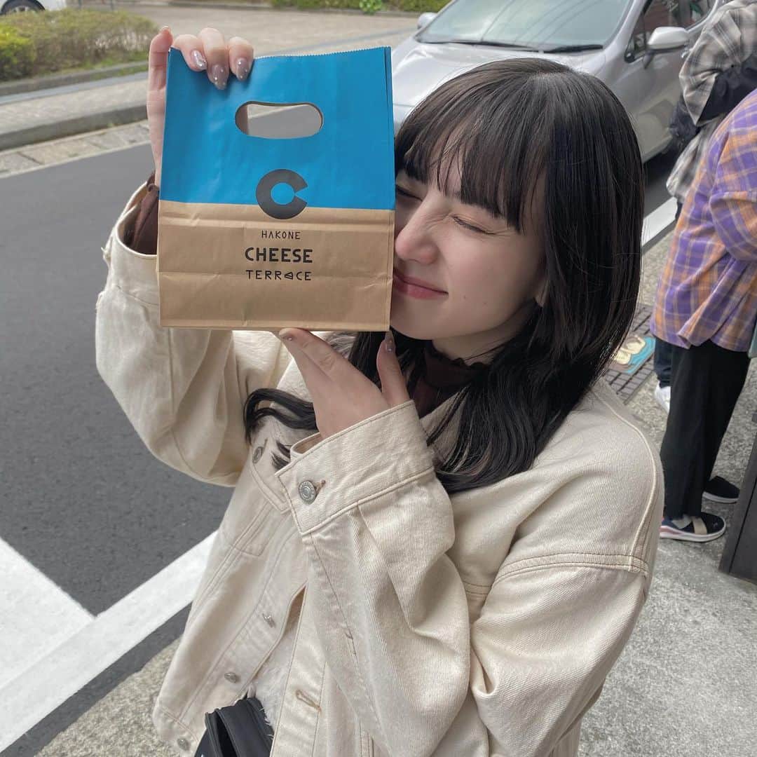 Annaのインスタグラム：「ちょっと前に行った箱根♨️ この前のラジオでも話したんだけど、最近いろんなことで悩んでたあたしにぴったりのおみくじ引いたの笑  やっぱり自然だいすきだー！  #箱根」