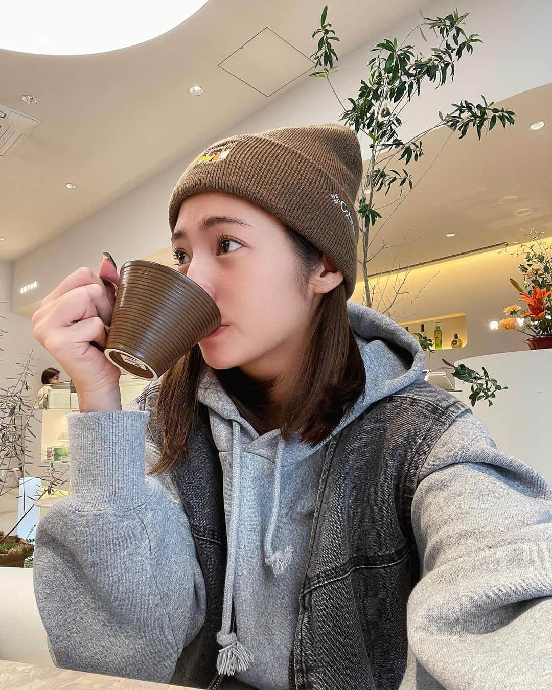 荒牧理沙さんのインスタグラム写真 - (荒牧理沙Instagram)「熊本のカフェすごい素敵だったなぁ☕️ コーヒー飲めなかったのに、今では凄く大好きになった🤎  お母さんとカフェデート✌🏽🧡」11月19日 18時33分 - pink_r_918