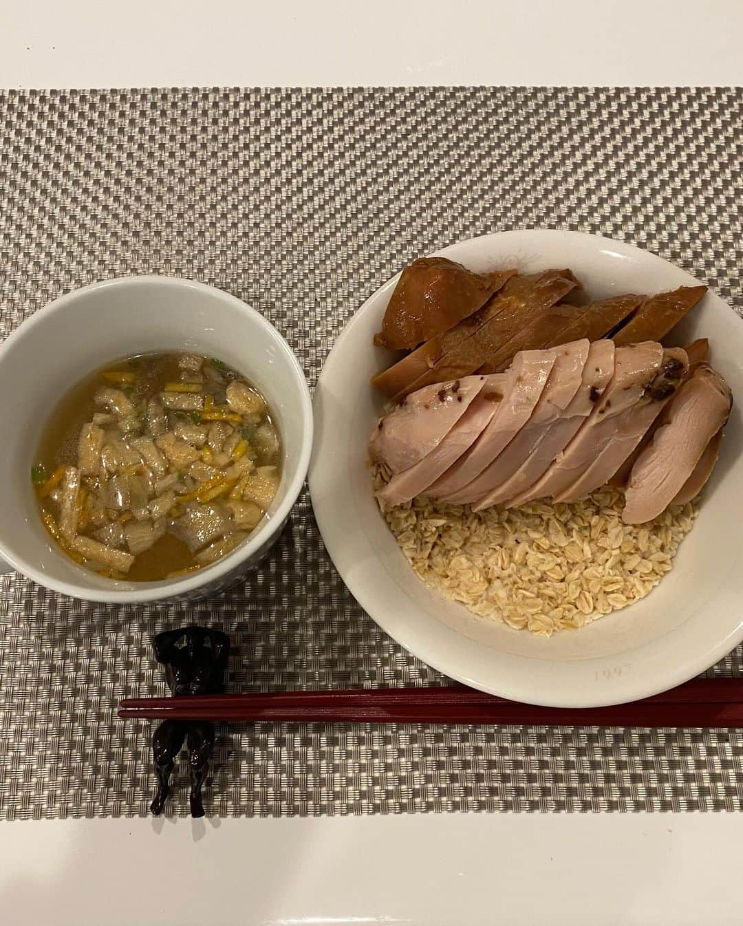 喜多村章子さんのインスタグラム写真 - (喜多村章子Instagram)「11月19日のトレーニングと食事です ・ 「料理は苦手、っていうか、忘れました🤪」 ・ またやっちゃった。勿体無いことしちゃいました。 オートミールと卵白とプロテインでパンケーキっぽいもの作ってみましたが、美味しくなかった😅 ・ 昔はお料理してました。でも最近は茹でる、焼く、レンチン。 これだけ。 お料理って何でしたっけ、忘れちゃった🤪 ・ 明日からまた頑張りましょう😊 ・ #fitness #workout #training #anytimefitness #bodybilding #筋トレ #女子フィジーク #ボディビルディング #エニタイムフィットネス」11月19日 18時28分 - nattsu.bm.72233