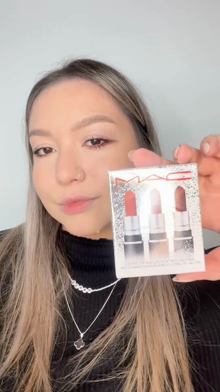 M·A·C Cosmetics Deutschlandのインスタグラム：「We are in love with this shades!! ❄️💙 Hol Dir den Holiday Glam mit unserem limitiertem Mini-Lustreglass Lippenstift Trio aus der aktuellen #MACHoliday Collection 👼   💙 Joy To The Whirl 💙 Getting Warmer 💙 Stay Warm  #MACBizarreBlizzardBash @benan_guven」