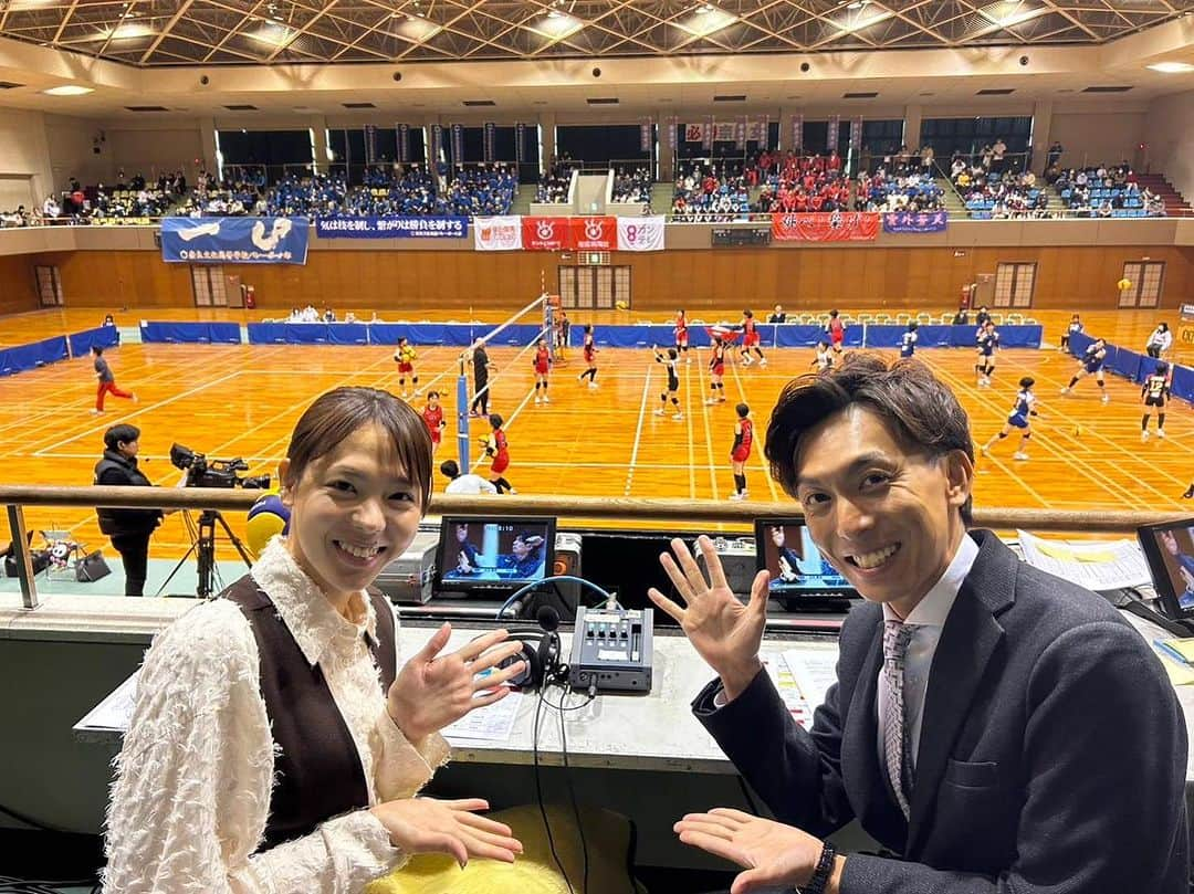 迫田さおりさんのインスタグラム写真 - (迫田さおりInstagram)「・ 春の高校バレー 奈良予選 ・ 奈良女子vs奈良文化の解説をさせていただきました。 ・ 奈良の予選は3〜4年連続で解説をさせていただいていて、1年生だった選手が3年生になっていたりと、とても考え深かったです✨ ・ 実況の堀田篤アナウンサーありがとうございました。 ・ 奈良県代表 男子:添上 女子:奈良文化」11月19日 18時31分 - saori.rio