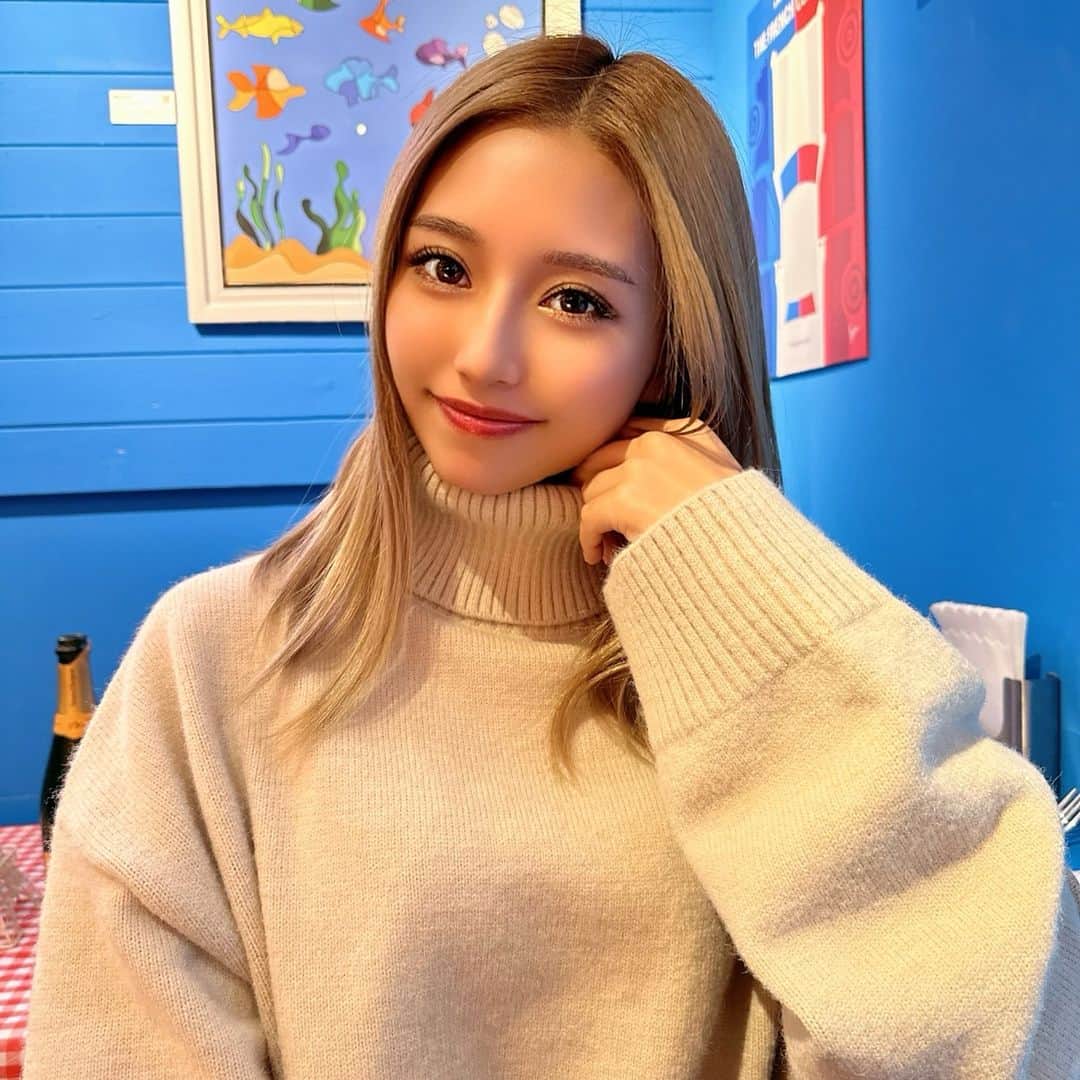 なーちゃんさんのインスタグラム写真 - (なーちゃんInstagram)「・ 店内がおしゃれで吸い込まれて行ったけど、昼間もお勧めされからまたリベンジしようと思ってるよ☺️💓 ・ フランスのお店らしい🇫🇷 ・ 次行った時にお勧めのクレープ食べようかな🤔 また紹介するね✨✨ ・ ・ ・ #フランス #フランス料理 #お洒落 #おしゃれカフェ #おしゃれバー #クレープ #インスタ映え」11月19日 18時31分 - nanasan_gram7