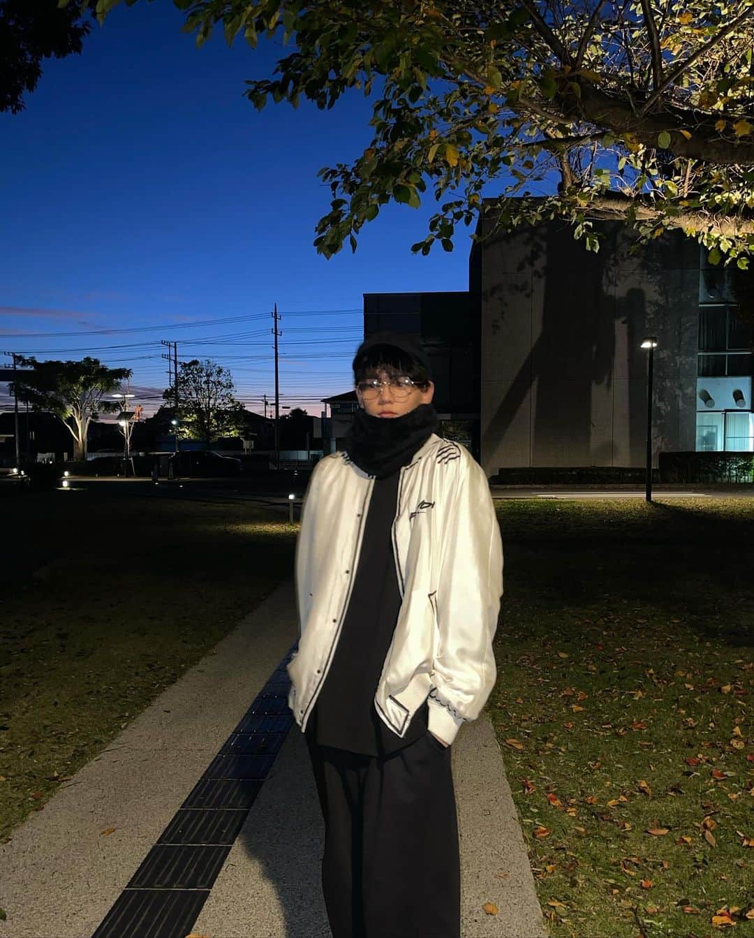 のインスタグラム：「首巻くだけでこんなにあったかいん🤦🏻‍♂️  みなさんも体調にはお気をつけくださいね🤝🏻  ※中島、寒さを感じないってわけじゃないんですよ ※寒いのが好きなだけで🥹  #そたおしふく」