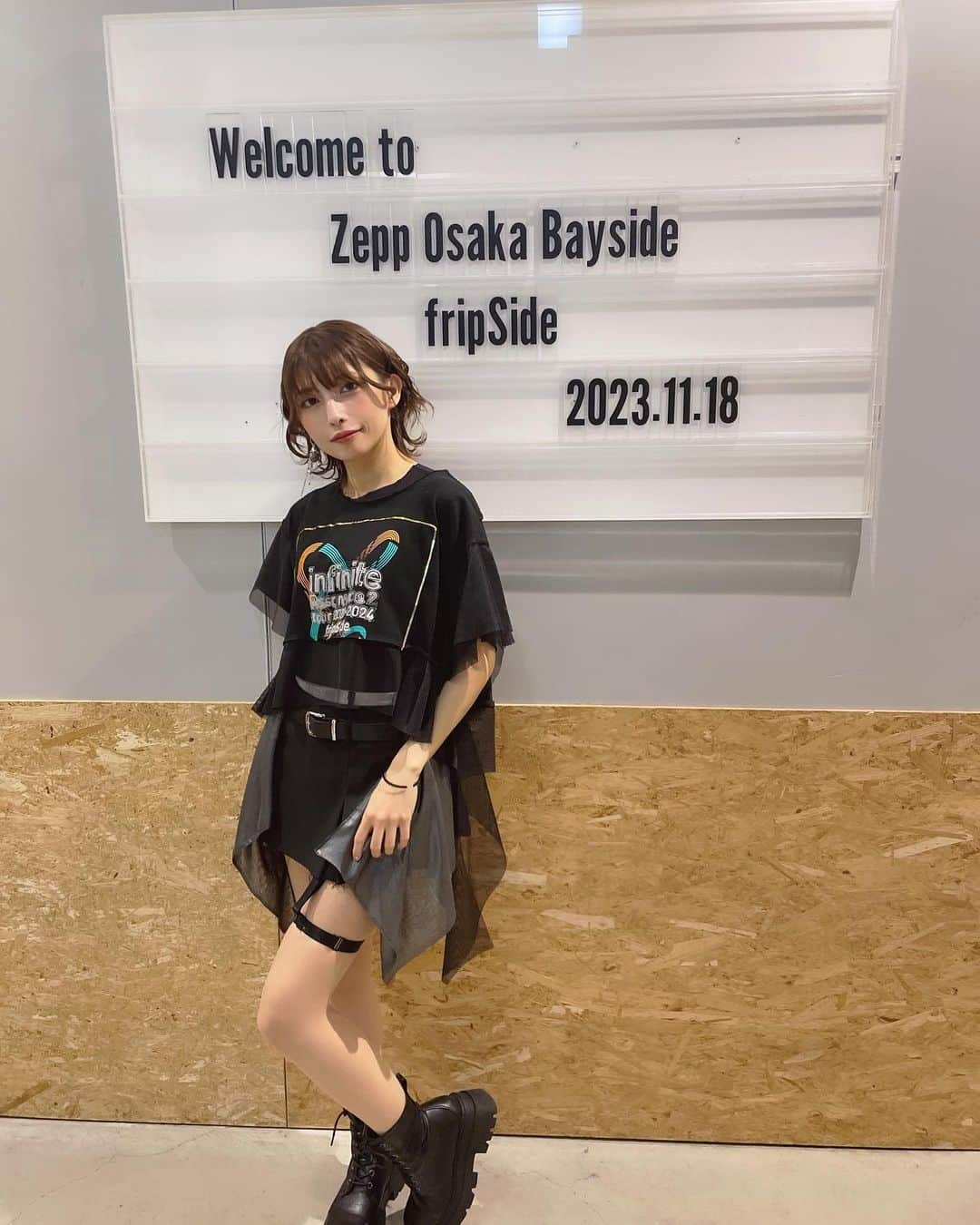 上杉真央さんのインスタグラム写真 - (上杉真央Instagram)「#fripSide #iR2_tour 大阪公演ありがとうございました〜！  Zeppツアー初日を地元大阪で迎えることができて、私にとって特別な1日になりました☺️  たくさんの曲をライブ初披露させていただく中で、 個人的にはおもしろハプニングがあったんですけど、 それはまた、機会があれば、追々…（笑）  1/4の東京公演も楽しみだなぁ〜！！！ その前に名古屋でのカウントダウンも！！！ 楽しみにしてて〜！！！楽しもうね〜！！！  #zepposakabayside  #上杉真央」11月19日 18時40分 - maouesugi