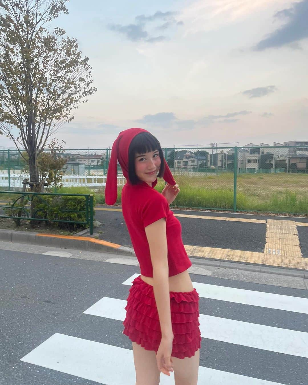 藤本林花美愛さんのインスタグラム写真 - (藤本林花美愛Instagram)「Red Bunny🐇❤️🥕🍷  照れたお顔みたいなチークも可愛かったの☺️  Wearing: @omweekend  Hair&makeup: @umeooo」11月19日 18時41分 - lily_1001_official