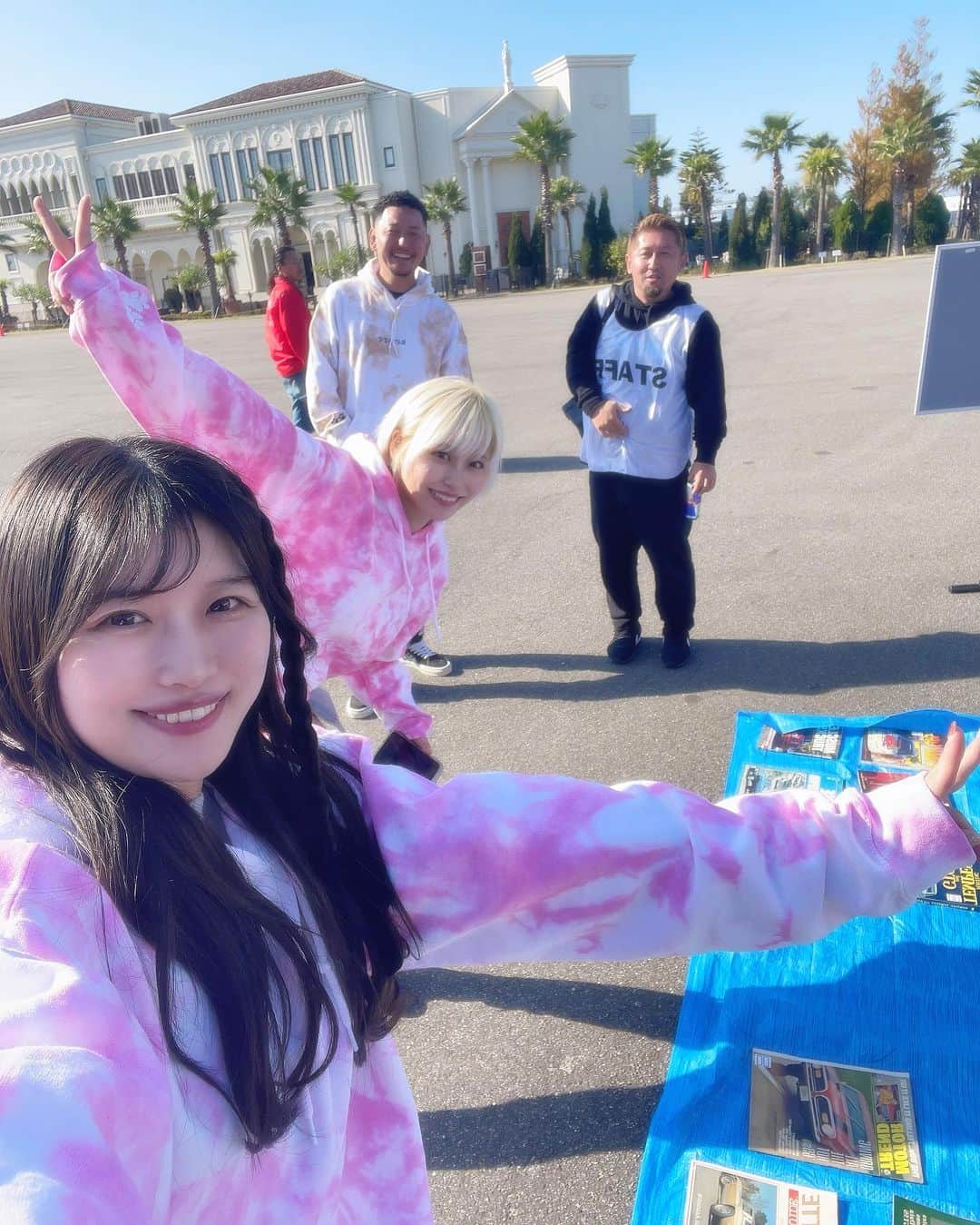 塚田綾佳さんのインスタグラム写真 - (塚田綾佳Instagram)「ROUTE @route.officia1 さんの Newパーカー(∩ˊᵕˋ∩)･*💗  ななちゃんとお揃いだよ~~~💗💗  やっぱりタイダイかわいいね~💓  今年たくさん着るぞ~~~⸜(*´꒳​`*)⸝‍💗  ----------♡----------  次回のA-day▷12/10(日)🚗³₃ 山中湖 わかさぎ屋 隣接駐車場  ----------♡---------- A-cars @acarsmagazine  alphaindustries @alpha_industries_japan  ROUTE @route.officia1  ー #Aday #Acars #Acarsギャル #マガジンボックス #alpha_industries_japan #alpha_industries #ROUTE #アメ車 #グラビア #雑誌 #アヤカップ #あやぽんコーデ #金髪ショート #あやぽん #塚田綾佳」11月19日 18時45分 - tsukada_ayaka