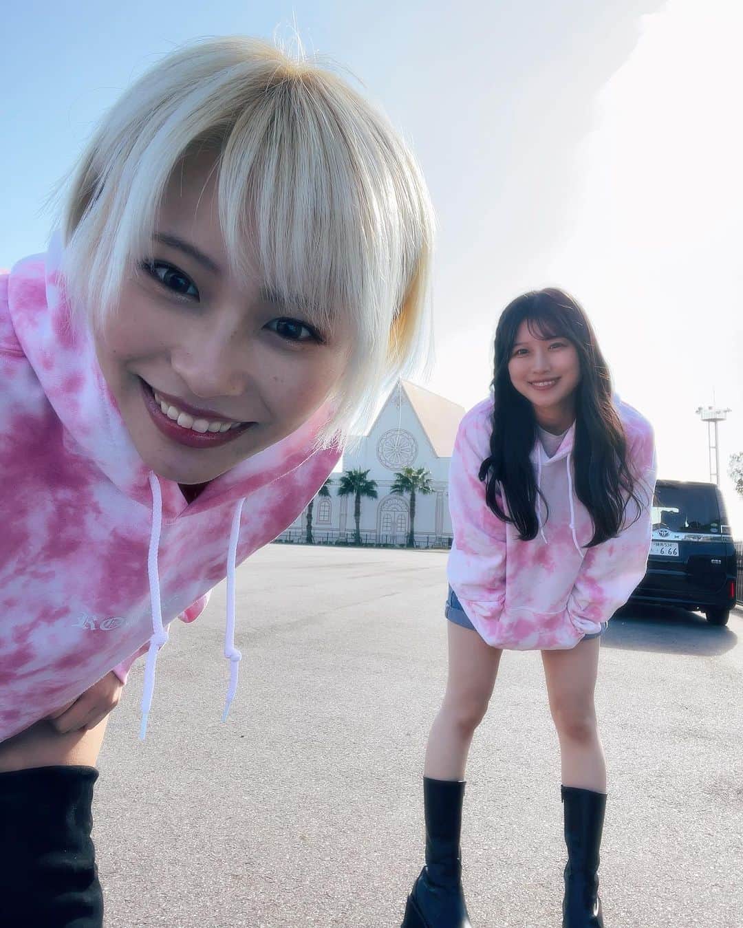 塚田綾佳さんのインスタグラム写真 - (塚田綾佳Instagram)「ROUTE @route.officia1 さんの Newパーカー(∩ˊᵕˋ∩)･*💗  ななちゃんとお揃いだよ~~~💗💗  やっぱりタイダイかわいいね~💓  今年たくさん着るぞ~~~⸜(*´꒳​`*)⸝‍💗  ----------♡----------  次回のA-day▷12/10(日)🚗³₃ 山中湖 わかさぎ屋 隣接駐車場  ----------♡---------- A-cars @acarsmagazine  alphaindustries @alpha_industries_japan  ROUTE @route.officia1  ー #Aday #Acars #Acarsギャル #マガジンボックス #alpha_industries_japan #alpha_industries #ROUTE #アメ車 #グラビア #雑誌 #アヤカップ #あやぽんコーデ #金髪ショート #あやぽん #塚田綾佳」11月19日 18時45分 - tsukada_ayaka