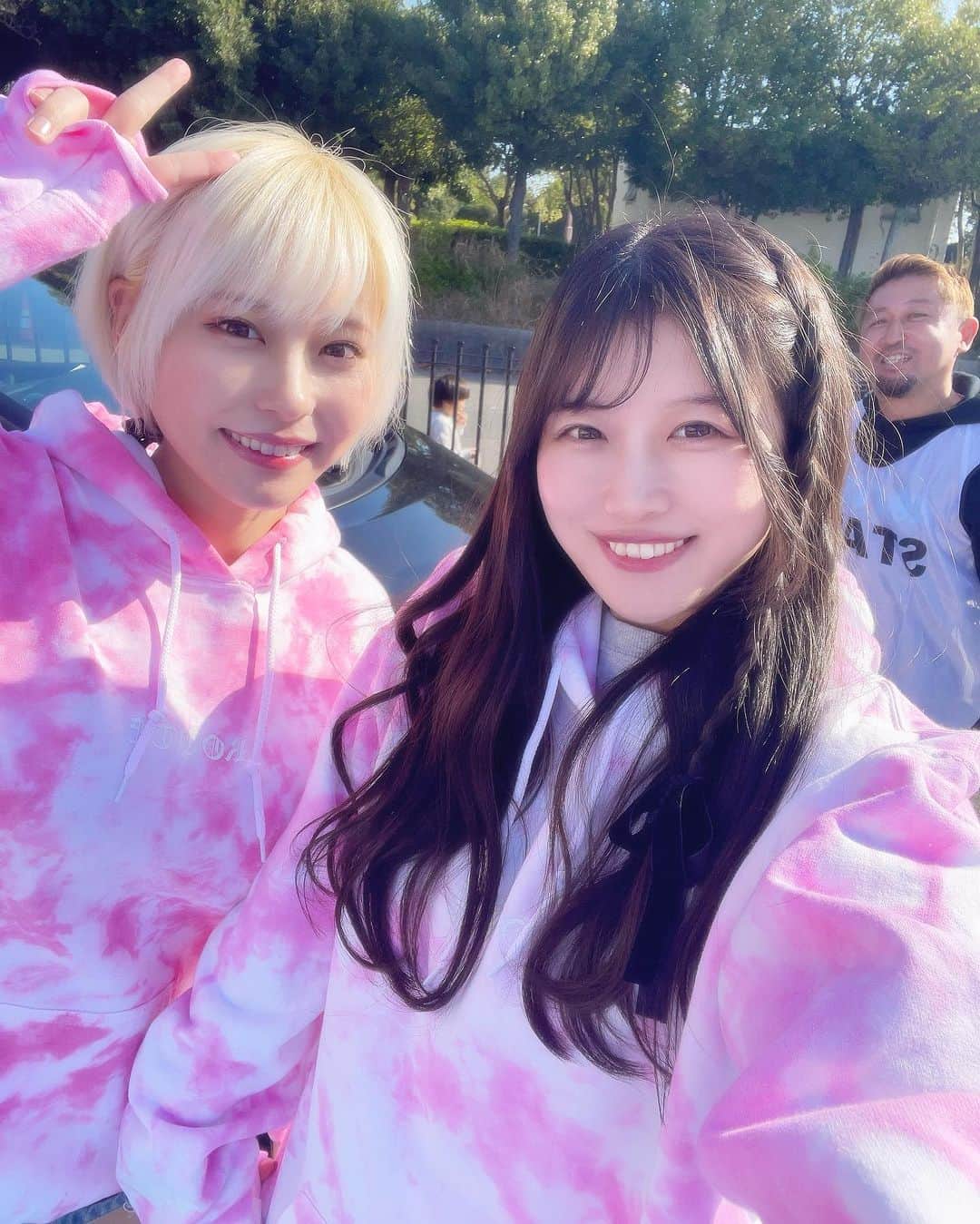 塚田綾佳さんのインスタグラム写真 - (塚田綾佳Instagram)「ROUTE @route.officia1 さんの Newパーカー(∩ˊᵕˋ∩)･*💗  ななちゃんとお揃いだよ~~~💗💗  やっぱりタイダイかわいいね~💓  今年たくさん着るぞ~~~⸜(*´꒳​`*)⸝‍💗  ----------♡----------  次回のA-day▷12/10(日)🚗³₃ 山中湖 わかさぎ屋 隣接駐車場  ----------♡---------- A-cars @acarsmagazine  alphaindustries @alpha_industries_japan  ROUTE @route.officia1  ー #Aday #Acars #Acarsギャル #マガジンボックス #alpha_industries_japan #alpha_industries #ROUTE #アメ車 #グラビア #雑誌 #アヤカップ #あやぽんコーデ #金髪ショート #あやぽん #塚田綾佳」11月19日 18時45分 - tsukada_ayaka