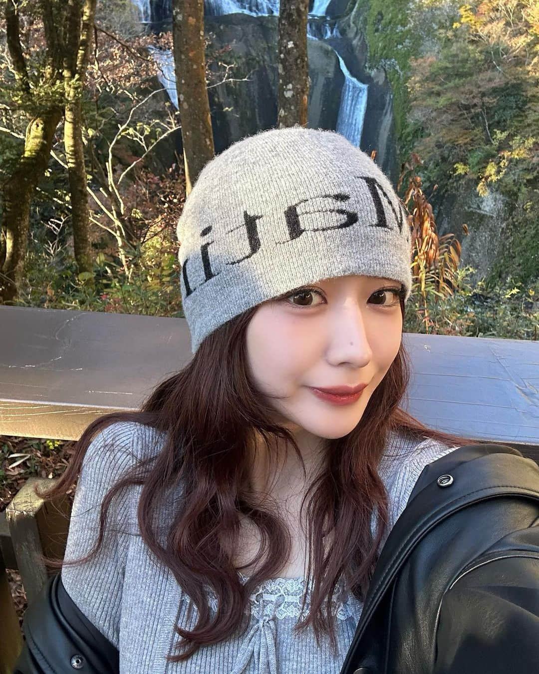 深瀬美桜のインスタグラム：「紅葉×滝🍁⛰️」