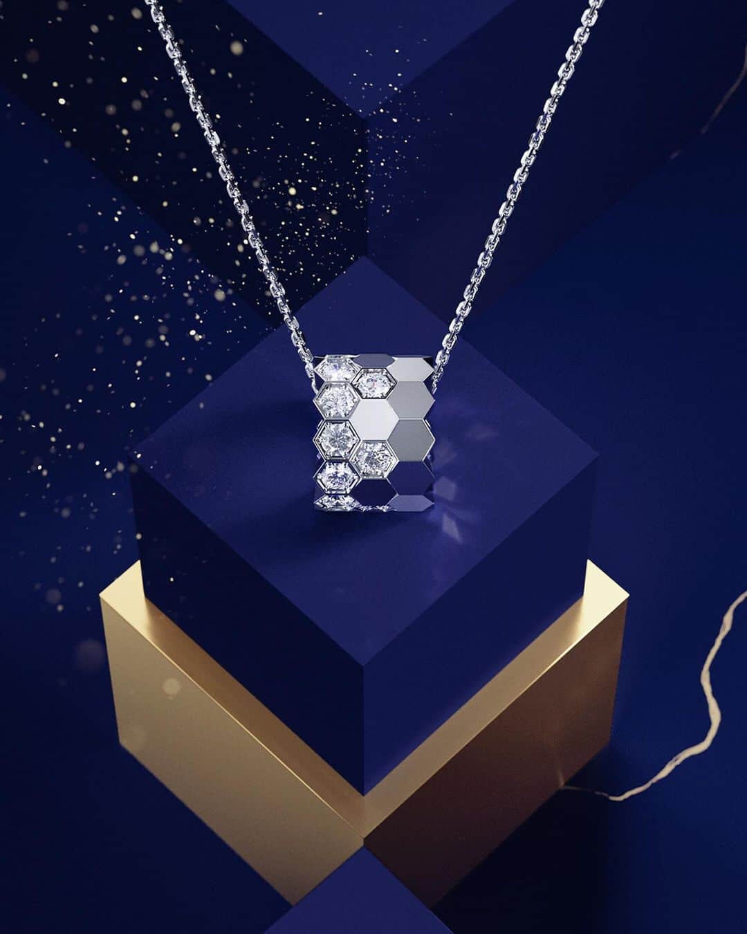 Chaumetさんのインスタグラム写真 - (ChaumetInstagram)「Talismans rich in emotions. From the sunny aura of Bee My Love, to the sentimental charm of Liens and the timeless allure of Joséphine, which precious treasure will your pick?   #Chaumet #FindYourGoldenTreasure #ChaumetTreasureHunt」11月19日 18時47分 - chaumetofficial