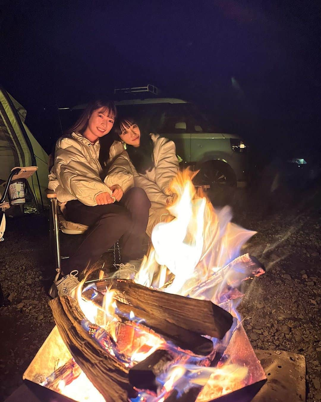 片原恵麻さんのインスタグラム写真 - (片原恵麻Instagram)「おこもりキャンプ2泊3日⛺️   親友のカマボコテントが快適すぎた… 即席コタツでぬくぬく♨︎  1日目の夜ごはんはアヒージョとカプレーゼとソーセージ🍴  キャンプ連泊が幸せすぎて、年に1回は2泊キャンプしようねって決めました✍️  ------------------------------------------------------------ #キャンプ#キャンプ女子#アウトドア#キャンプ女子会#캠프 #캠프로이동 #캠프닉 #글램핑#camping#帳篷#女子キャン#女子キャンプ#冬キャン#冬キャンプ#青野原野呂ロッジキャンプ場#カマボコテント#おしゃキャン#クリスマスキャンプ」11月19日 18時49分 - emma_katahara