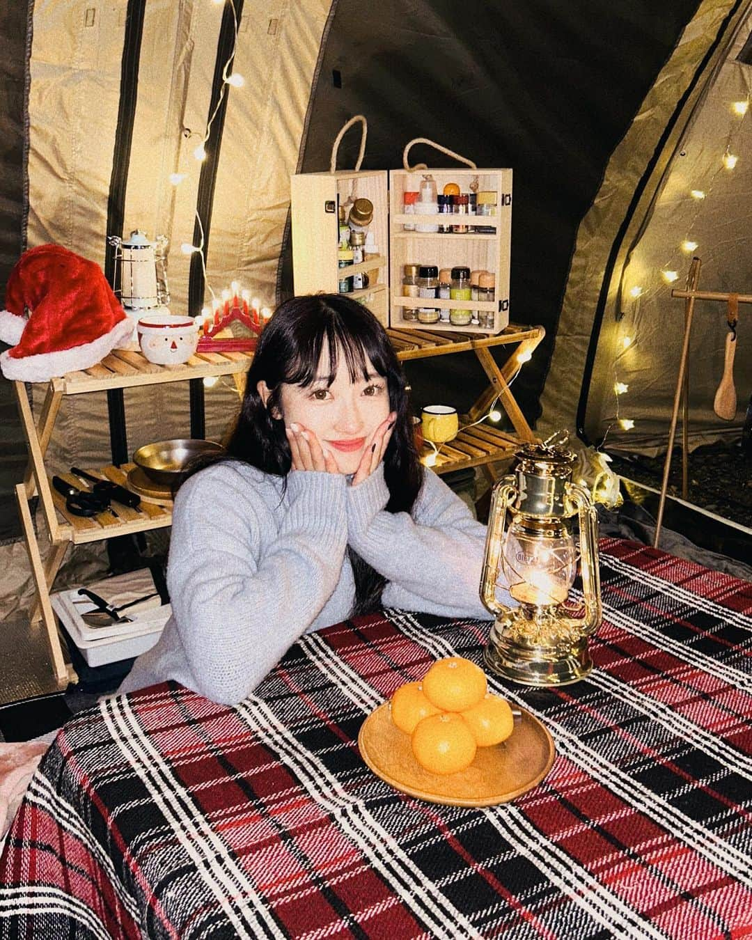 片原恵麻さんのインスタグラム写真 - (片原恵麻Instagram)「おこもりキャンプ2泊3日⛺️   親友のカマボコテントが快適すぎた… 即席コタツでぬくぬく♨︎  1日目の夜ごはんはアヒージョとカプレーゼとソーセージ🍴  キャンプ連泊が幸せすぎて、年に1回は2泊キャンプしようねって決めました✍️  ------------------------------------------------------------ #キャンプ#キャンプ女子#アウトドア#キャンプ女子会#캠프 #캠프로이동 #캠프닉 #글램핑#camping#帳篷#女子キャン#女子キャンプ#冬キャン#冬キャンプ#青野原野呂ロッジキャンプ場#カマボコテント#おしゃキャン#クリスマスキャンプ」11月19日 18時49分 - emma_katahara