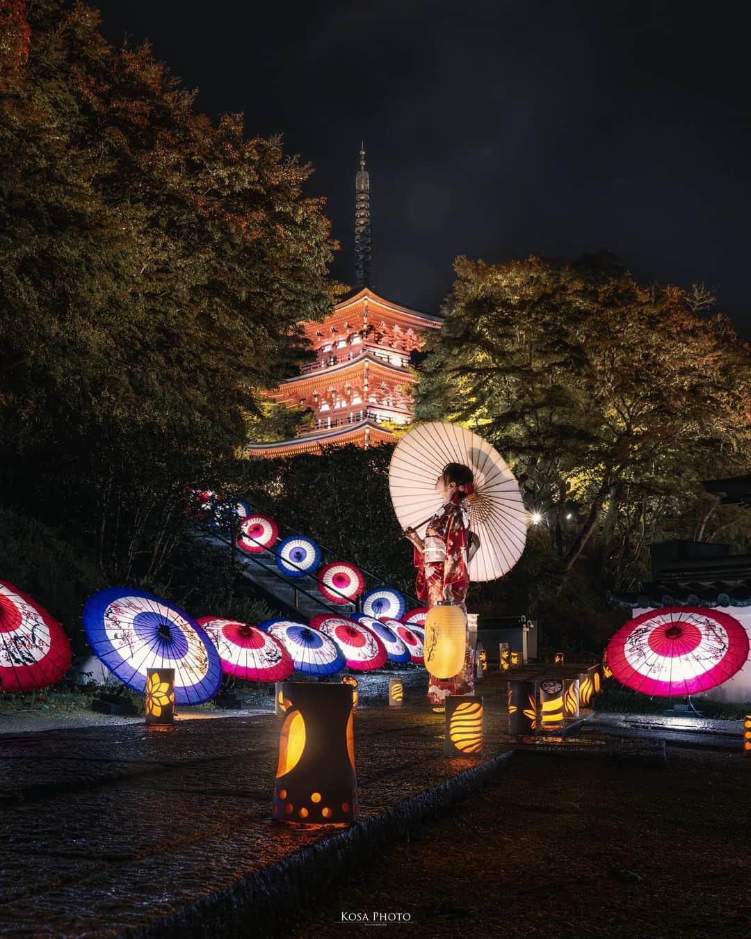 コサさんのインスタグラム写真 - (コサInstagram)「奈良県 岡寺様にて 紅葉ライトアップの試験点灯の撮影をさせて頂きました♪ 11/23から紅葉ライトアップが開催されます 参道には無数の和傘がずらりと並べられています♪めっちゃ綺麗なので必見です😍  ＊三脚の使用禁止 ＊照明・フラッシュなどを用いたモデル・ペットの撮影禁止 . Location:奈良 Nara /Japan🇯🇵 Date:2023年11月 in frame: @chami_2nd Camera:Z9 Z 24-70mm f2.8 Official: @okadera3307 Special thanks: @wasabitool  . #岡寺 #nikoncreators #nikoncreators_2023morningandnight #japancityblues #jp_portrait_collection #ポトレファン倶楽部 #ポトレ撮影隊 #jp_mood #jp_portrait部 #clv_galerie #NSG_IG #invisible_cool_part  #m_v_shotz #Rox_Captures #deaf_b_j_  #japan_best_pic #japan_waphoto #raw_japan #Lovers_Nippon #pixlib_jp #tokyocameraclub #art_of_japan_ #jgrv_member #team_jp_ #photo_jpn #sorakataphoto #LBJ_KING #mst_vip #広がり同盟メンバー #special_spot_legend」11月19日 18時59分 - kosa_photo