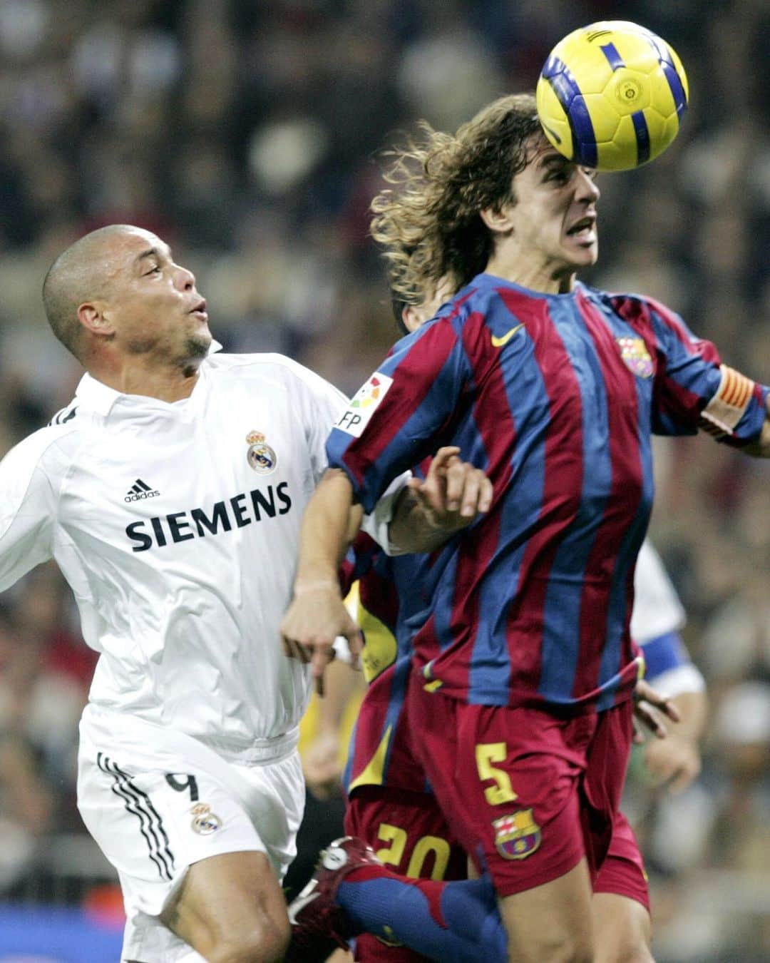 FCバルセロナさんのインスタグラム写真 - (FCバルセロナInstagram)「OTD in 2005... Real Madrid 0️⃣-3️⃣ FC Barcelona An unforgettable #ElClásico ✨」11月19日 18時52分 - fcbarcelona