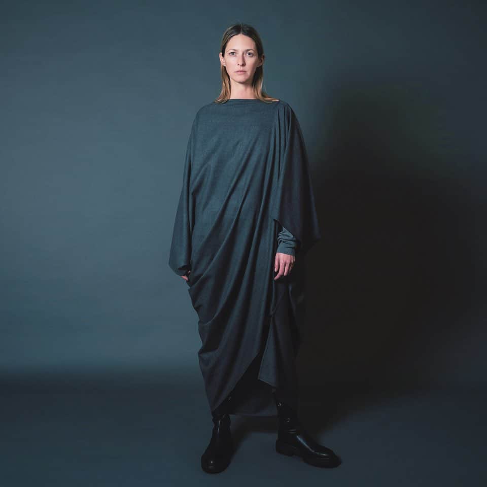 ジャンポールノットのインスタグラム：「The New Sheet Dress  Grey flannel   #sheetdress #madeinbrussels #madetoorder #madetomeasure #greyflannel #grey #belgiumfashion #wbdm #ruefranzmerjay147 #placebrugmann」