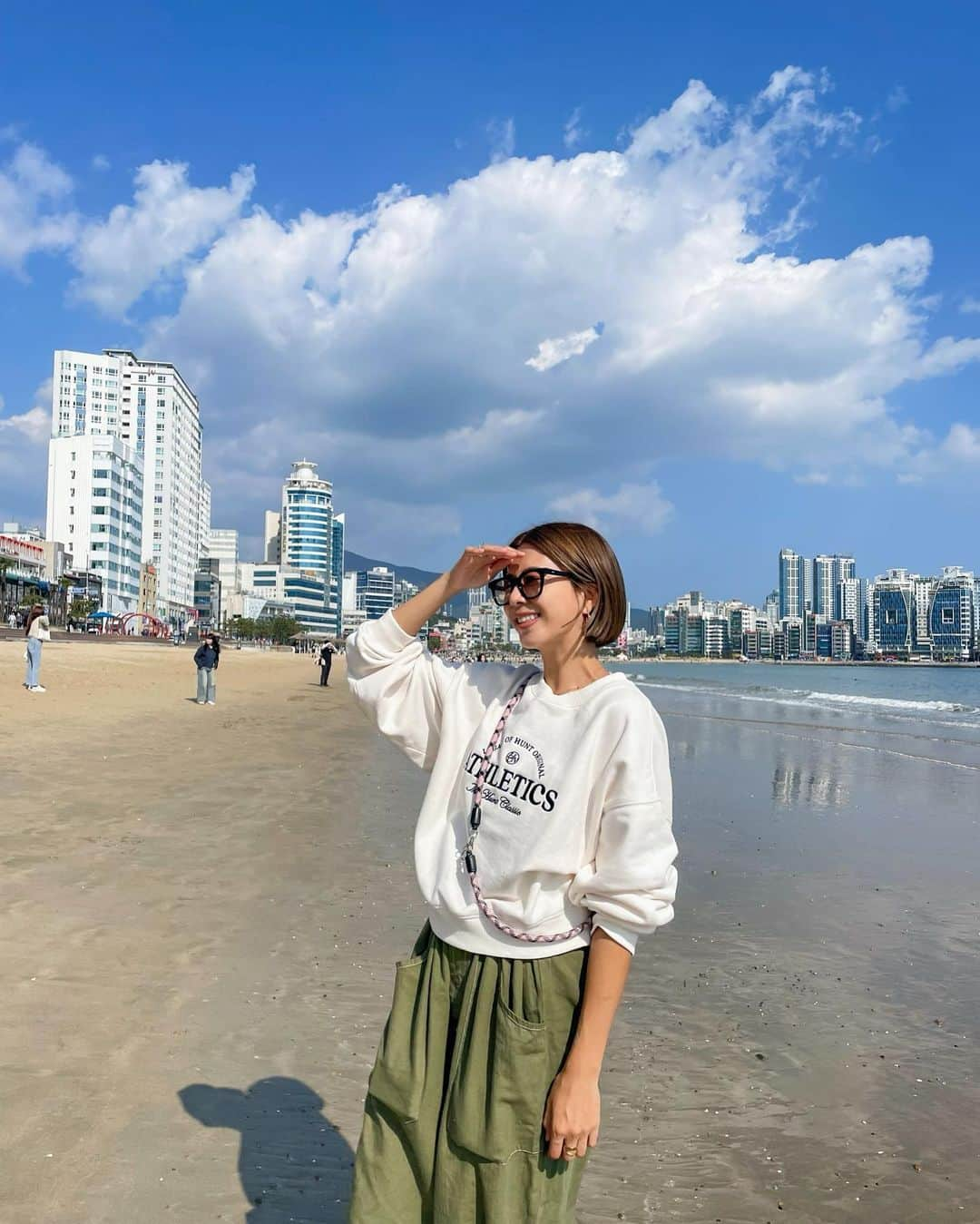 吉田夏海さんのインスタグラム写真 - (吉田夏海Instagram)「釜山の海🩵🩵🩵  初めて韓国で海見れて感激🥺🫶  高層ビルが並んでる海って珍しいよね？🏙️🌊  お友達の子と仲良くしてて可愛かった〜🥰  子供には言葉の壁なんてないんだね🤭✨  #busan #korea  #韓国 #韓国旅行  #釜山 #釜山旅行  #子連れ旅行 #子連れ海外  #summervibes #sea」11月19日 18時57分 - natsumiiiiiiiiiii