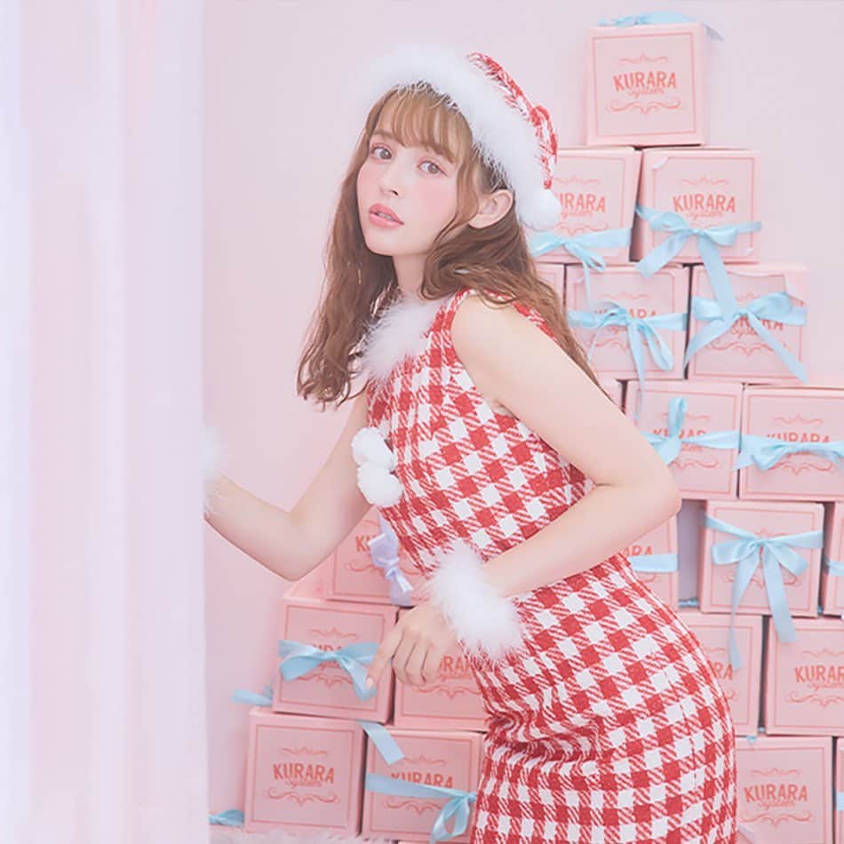 シュガーのインスタグラム：「.  𝑮𝒊𝒏𝒈𝒉𝒂𝒎 𝒄𝒉𝒆𝒄𝒌 𝑺𝒂𝒏𝒕𝒂  𝑓𝑒𝑎𝑡. 加藤ナナ  今年のクリスマスコスの大本命は レトロ可愛いギンガムチェック♡*⑅୨୧  * * * * * * * * * * * * * * * * * * 🔍ギンガムタイトワンピースサンタ No.8029SB * * * * * * * * * * * * * * * * * *  #ギンガムサンタ #レッドサンタ #サンタコスチューム #コスチューム #サンタクロース #サンタコスプレ #クリスマス #クリスマスイベント #クリスマスパーティー #コスプレ #cosplay #コスプレ通販 #santaclaus #christmas #christmasparty #サンタ買うならシュガー #キャバドレス通販 #キャバ通販 #ドレス通販 #ドレスショップ」