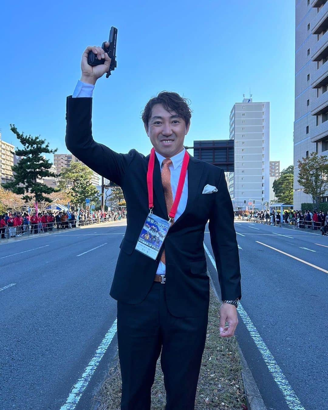 内川聖一のインスタグラム：「本日は、大分県障がい者スポーツ協会のアンバサダーとして、『大分国際車いすマラソン』のハーフマラソンのスターターを務めさせていただきました！  子どもの頃から沿道で応援していた大会のスターターを務めさせて頂き、感動と興奮でドキドキが止まりませんでした。  また会場にお越しになっていた国枝慎吾さん、増田明美さんともも写真を撮っていただきました😁  ランナーの皆さんの懸命な走りからエネルギーとパワーを沢山頂きました。 アンバサダーとして障がい者スポーツが盛り上がる力になれるように今後も頑張っていきたいと思います。  #内川聖一 #大分県障がい者スポーツ協会 #アンバサダー #大分国際車いすマラソン #国枝慎吾 さん #増田明美 さん」