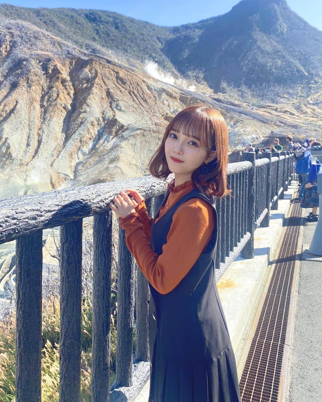 落合希来里のインスタグラム：「箱根旅行〜！☺︎  少し前に大親友2人と念願の旅行へ!! 🚃 よく食べて話して歩いて自然を感じて ほんっっっと最高の時間だった〜〜  大涌谷で黒たまご食べたから 寿命めっっちゃ伸びたはず ✌🏻」