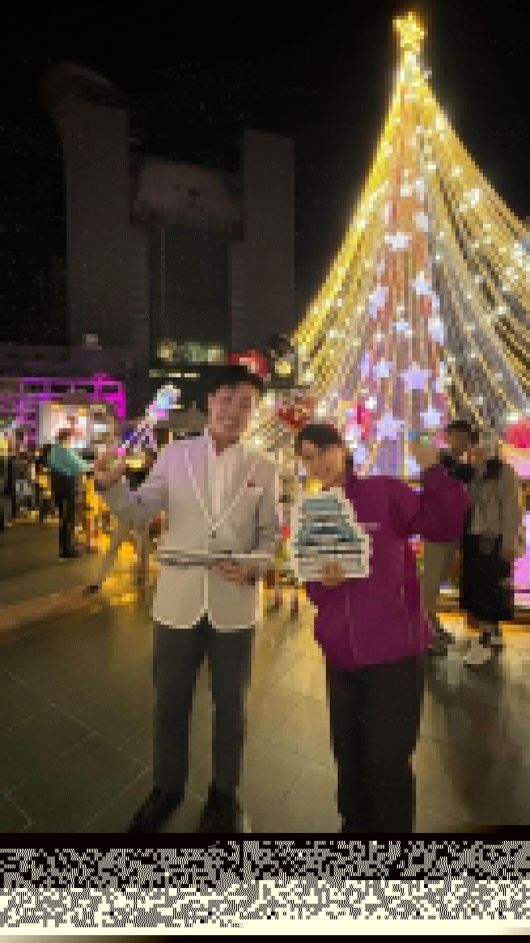 ピーチ・アビエーションのインスタグラム：「＼✨クリスマスランド in NEW Taipei City🌲／ Peachブース出展しました  ブースでは、ちびっこのPeach制服体験や、ピーチポイントが当たるガチャ 🟣など、様々なコンテンツを楽しんでいただきました。  Peachの出展は今日までですが、 クリスマスイルミネーションに彩られた新北市のクリスマスランドは年内いっぱい開催しています🎁  ホリデーをPeachに乗って✈️ 台湾で過ごしてみてはいかがでしょうか？   📍会場： 台湾 新北市 市民廣場  #fly_peach #peachaviation #lcc #新北クリスマスランド」