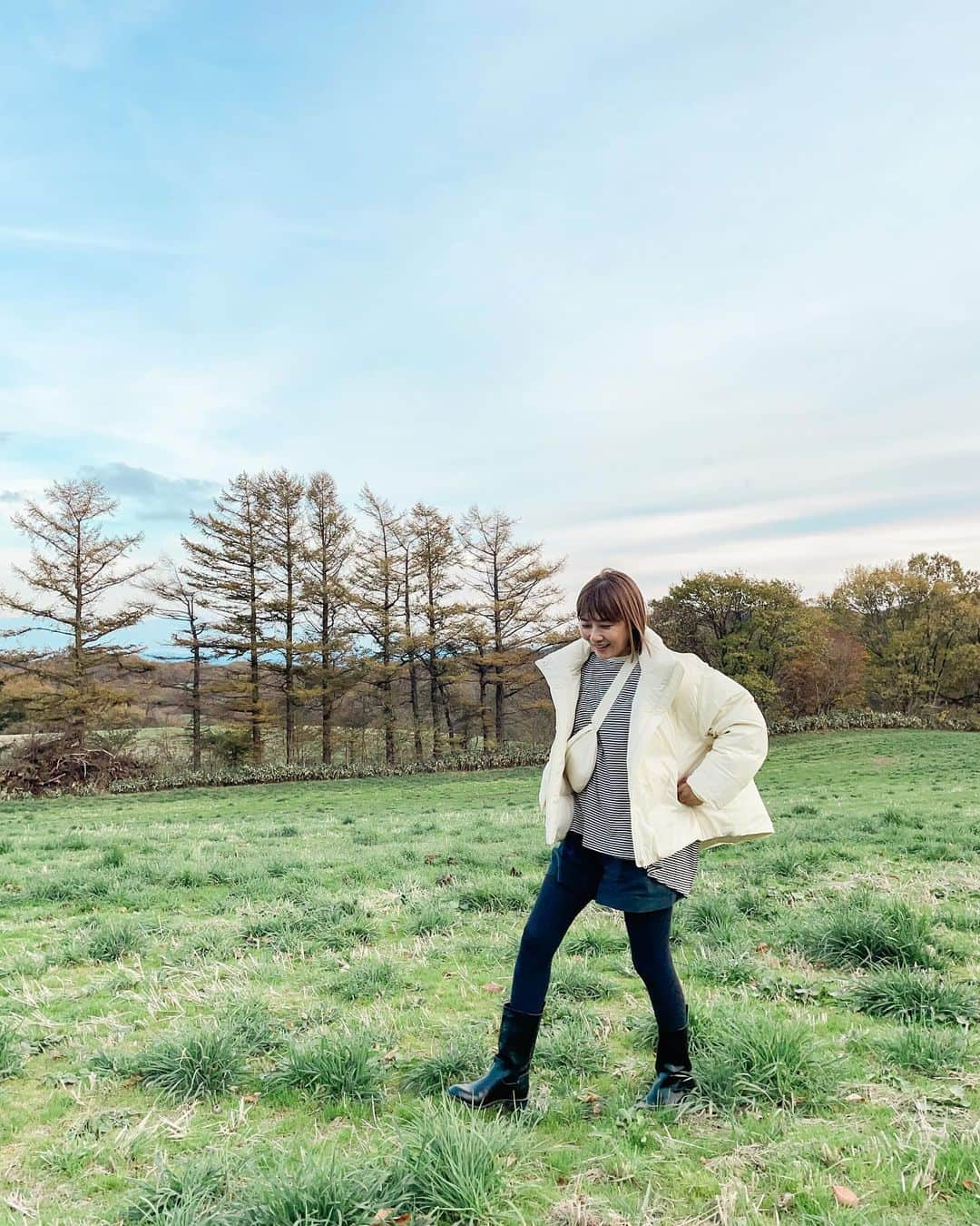 藤崎奈々子さんのインスタグラム写真 - (藤崎奈々子Instagram)「⁡ 宮城、山形へ旅行に行きました！ ⁡ もう東北は紅葉も進んでいて、太陽がないとお昼でも冷えるくらいの気温 ⁡ ダウンでちょうど良いくらいでした ・ 東京では暑すぎて全く着る事ができなかった @null._official_ のダウンを旅のお供に ⁡ 軽くて、白くて、可愛いので着るのを楽しみにしていたから嬉しい♡ ⁡ これから東北旅始まりまーす♪ ・ #小旅行 #旅行好き #旅行好き女子 #大人旅 #カメラ旅 #女子旅 #国内旅行 #ナナタビ #宮城観光 #蔵王 #蔵王キツネ村 #null  #ナナコタビ #大人の絶景旅」11月19日 19時05分 - nanakofujisaki