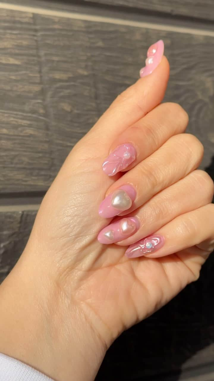 植野有砂のインスタグラム：「New nails 😛🩷🎀 @cabbage.lovl」