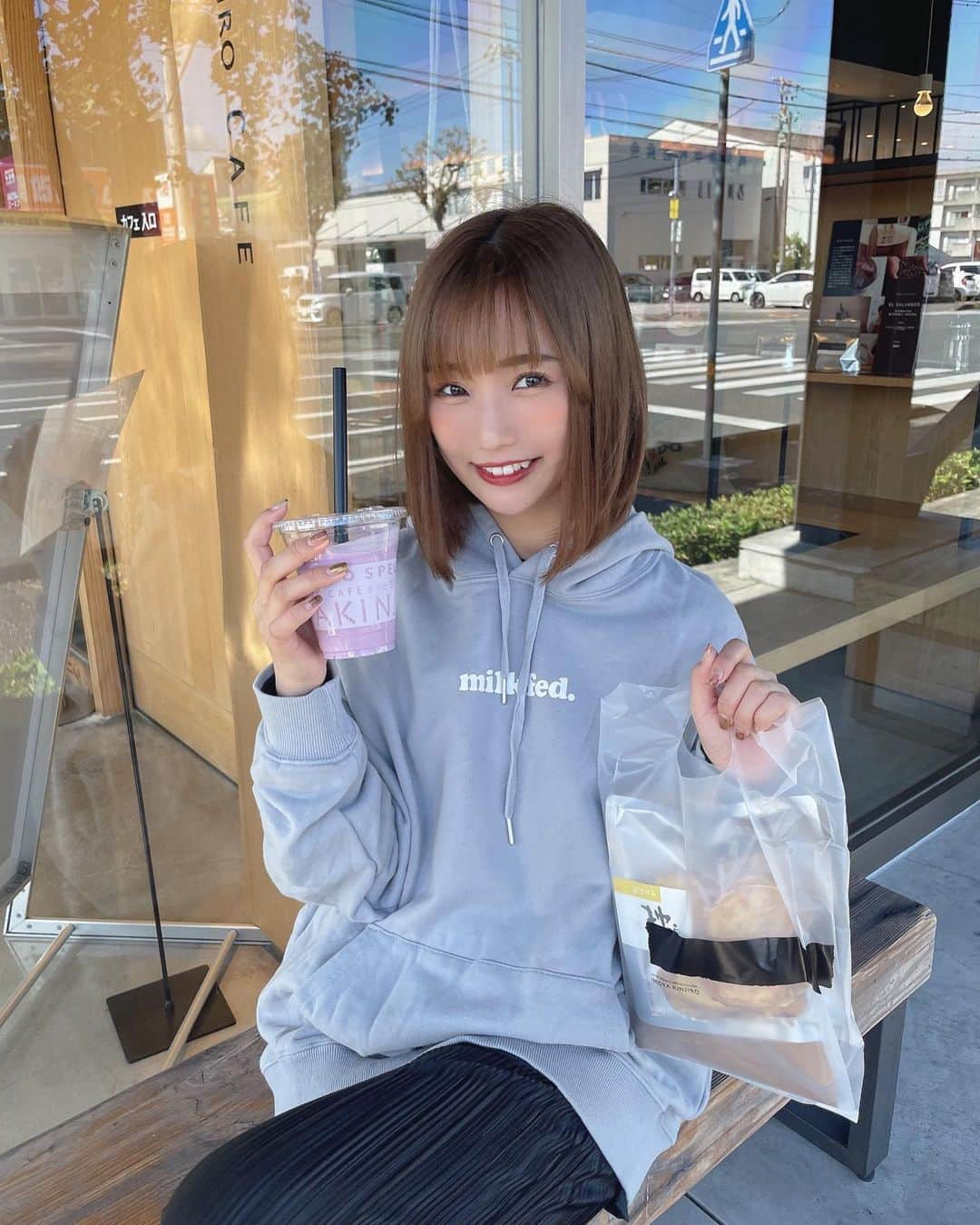 小林智絵のインスタグラム：「. . . . . . 高知であいりおすすめのお店に行ったんだけど、美味しすぎて震えた🫨🍠🤎🤎 . . 最近芋けんぴとか芋チップスとか 大学芋とか、、、 お芋系スイーツが好きすぎる🍠♡ . . . . . . #芋屋金次郎 #高知 #高知グルメ #高知観光 #高知旅行 #milkfed #ミルクフェド #パーカーコーデ #パーカー女子 #ボブ #ボブアレンジ #ボブヘアアレンジ #イエベ #イエベメイク #イエベ秋 #イエベ秋メイク #年齢逆行アイドル」