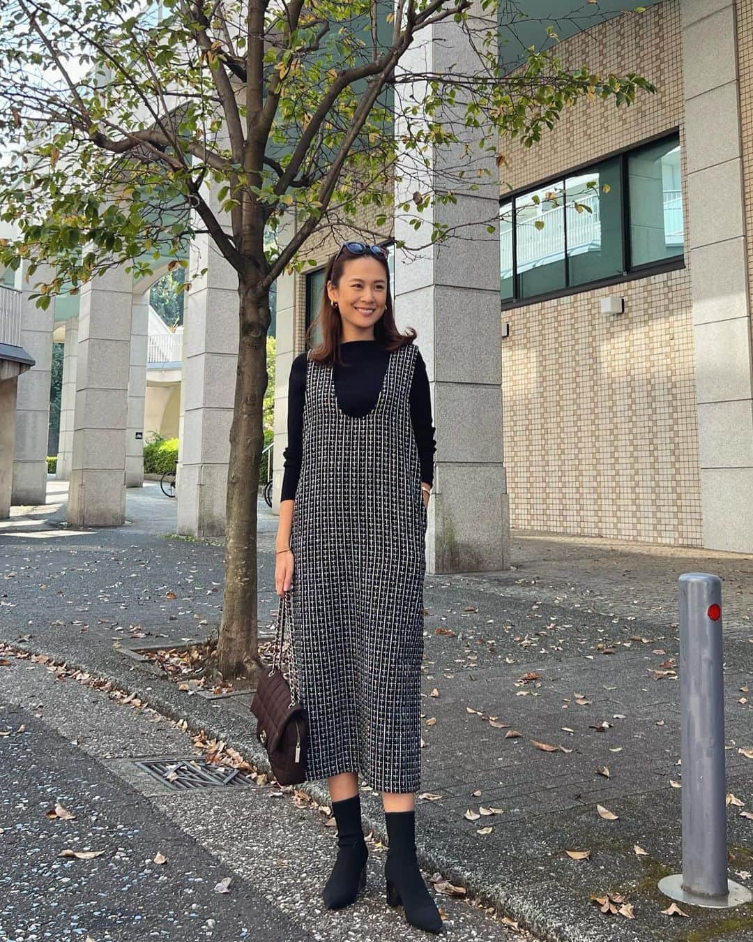 MAICOのインスタグラム：「#outfit . . ジャンスカコーデ。 前後2WAYで着られて、インナー次第でロングシーズン着回せる優秀アイテムです😊  Jumper dress... @nostalgia_jp   #nostalgiajp #ノスタルジア #noszozo#PR」