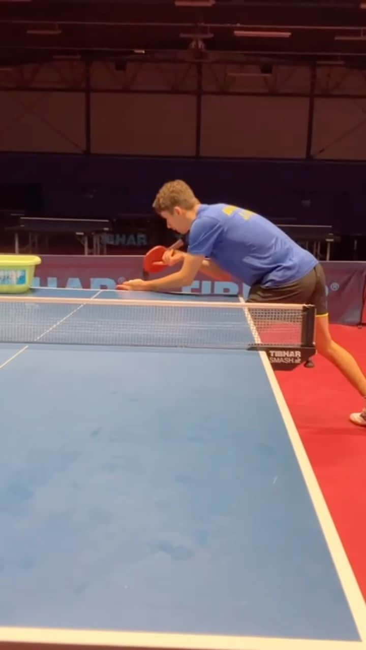 ヤクブ・ディヤスのインスタグラム：「Spokojny trening przed meczem z Baltą AZS AWFiS Gdańsk🏓🔥😉  Serdecznie zapraszam wszystkich kibiców do Działdowa na dzisiejsze spotkanie @polska_superliga 🏓💪🔥 Gwarantujemy walkę i ogromne emocje! Początek o godz. 16:00 😁  @donictabletennis @ks_dekorglass @polski_ts   #donicfamily #createsuccess #dekorglass #działdowo #training #practice #tabletennis #service #superliga #sport #reels」