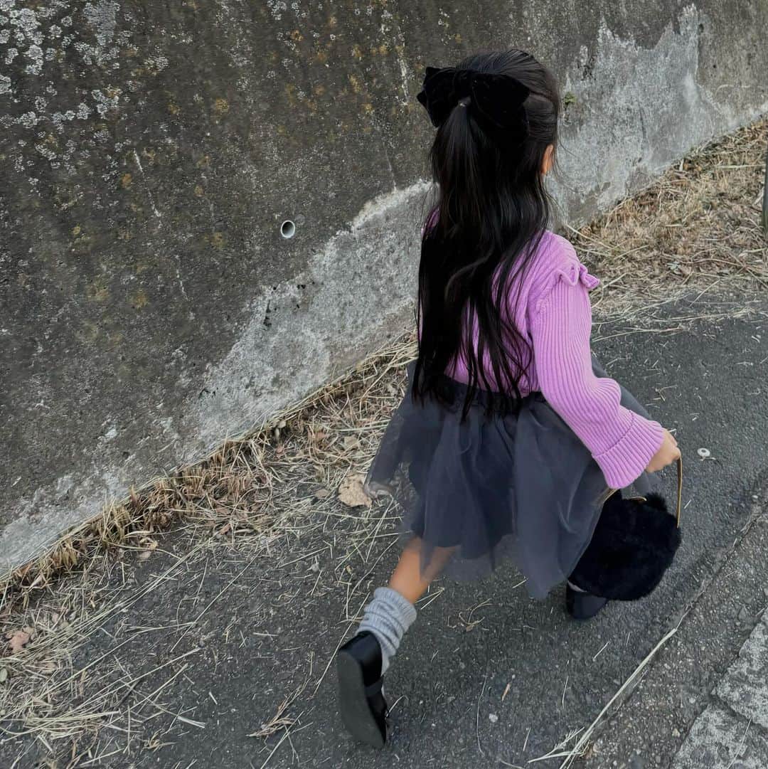 岡田美季のインスタグラム：「5歳児おませさん🐰 自分で服と髪の毛と選んで人気のダンス歌って踊って。 今年もお友達と一緒に花火楽しかったね💕 来年も行きましょう土浦花火大会♡」
