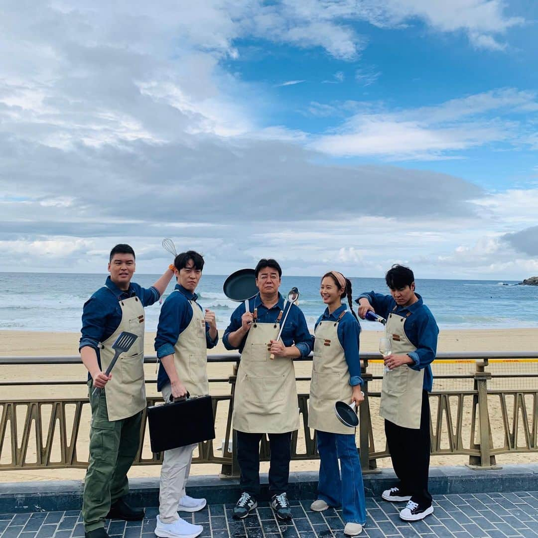 ユリ さんのインスタグラム写真 - (ユリ Instagram)「오늘도 장사천재 백사장 📺 🍳👩🏻‍🍳」11月19日 19時18分 - yulyulk