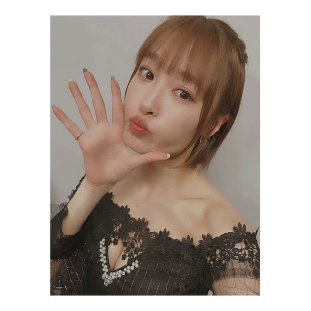 中山こころさんのインスタグラム写真 - (中山こころInstagram)「🖤🖤🖤  ドレス着納め👘 色んなイベントありがとうございました✨  肌補正したら手相消えた笑  #龍が如く7外伝」11月19日 19時21分 - coocoorooo