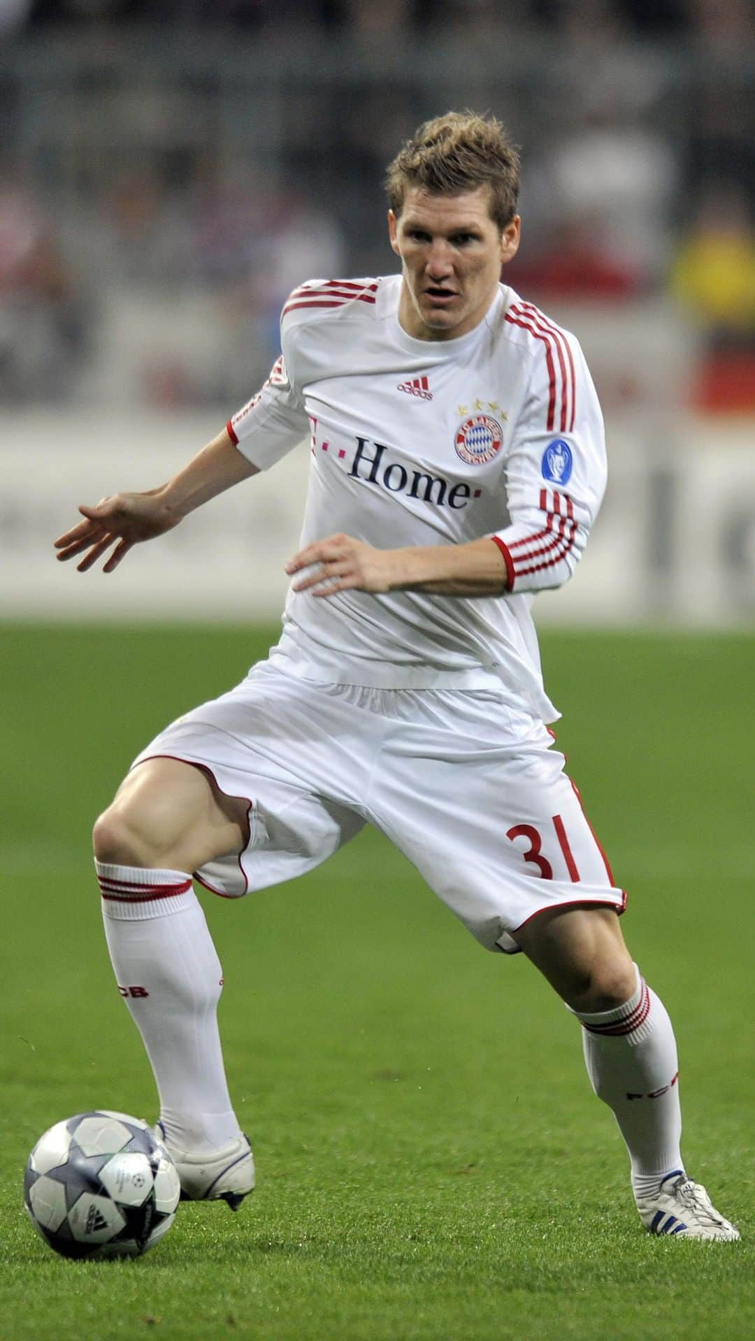 バイエルン・ミュンヘンのインスタグラム：「The precision on these passes is immaculate. 🎯 @bastianschweinsteiger   #FCBayern #MiaSanMia」