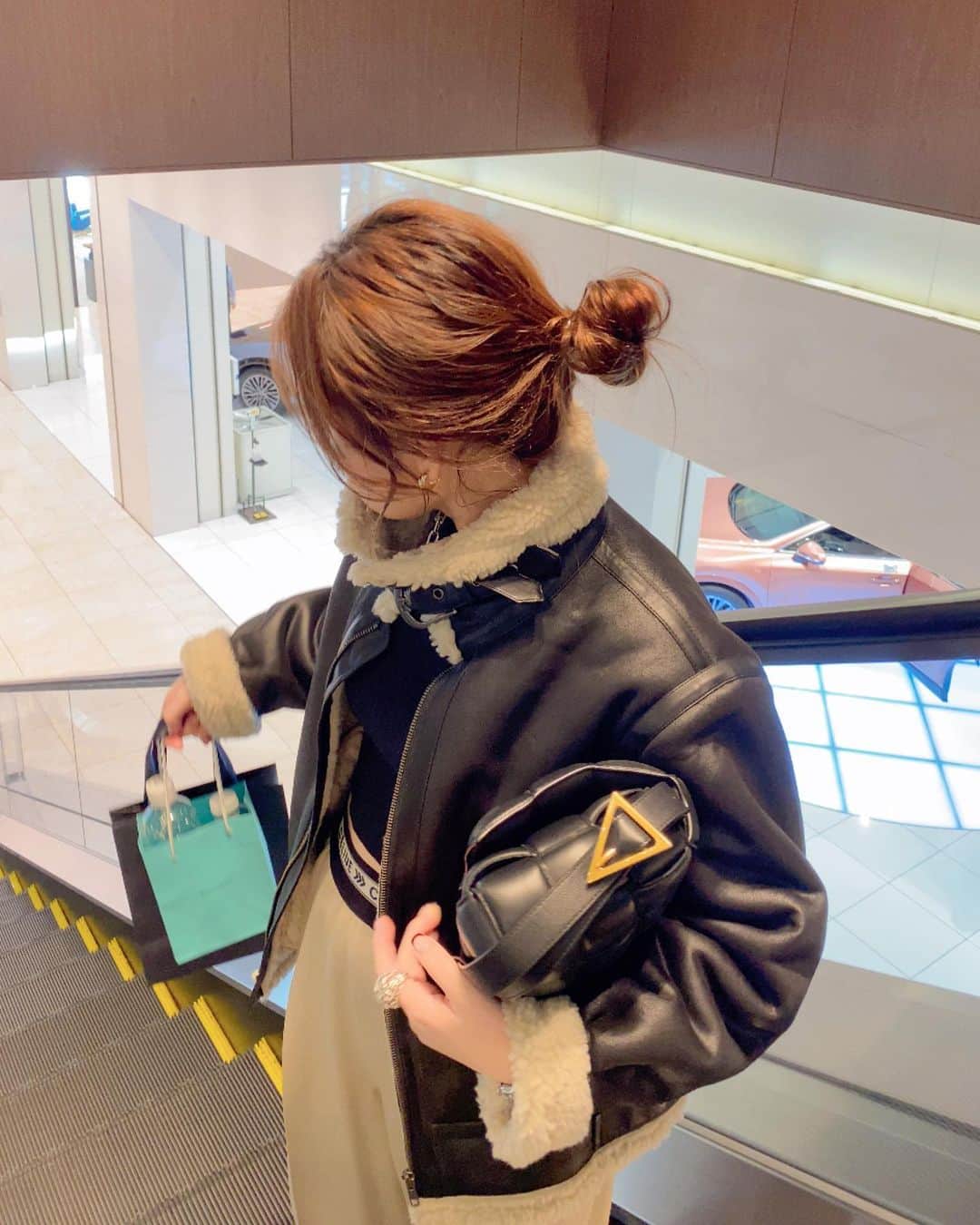 akiii031のインスタグラム：「真冬も絶対無敵のムートンブルゾン🐏 インナー薄着でもぬくぬく♡  首元のベルト閉めても暖か可愛い🫶  🏷️フェイクムートンボアブルゾン @ungrid_official @ungrid_staffsnap   ZOZOでクーポンでてたよ~⭐️🛒  #PR#Ungrid」